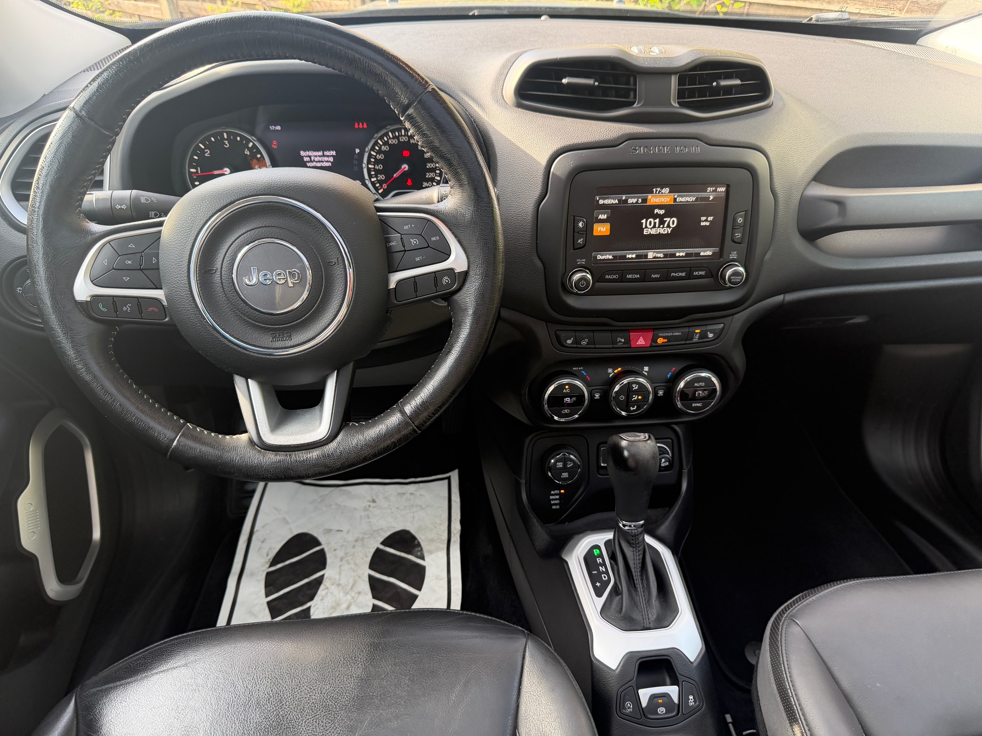 JEEP Renegade 2.0 CRD Limited AWD + Low Range 9ATX-showroom-element-1