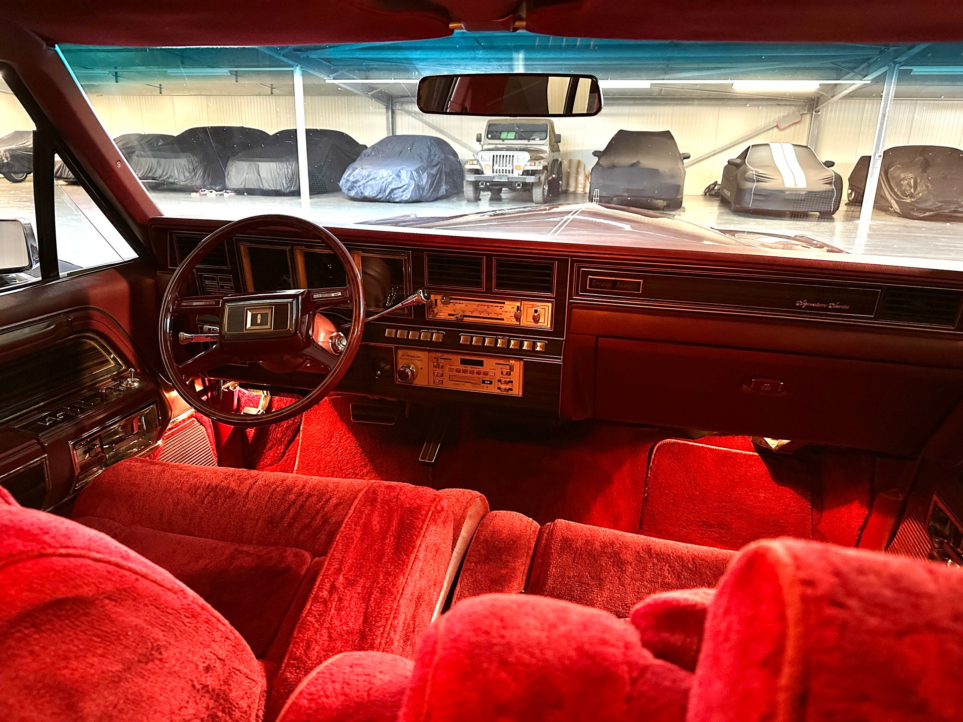 LINCOLN Continental Mark VI Signature Series-image-4