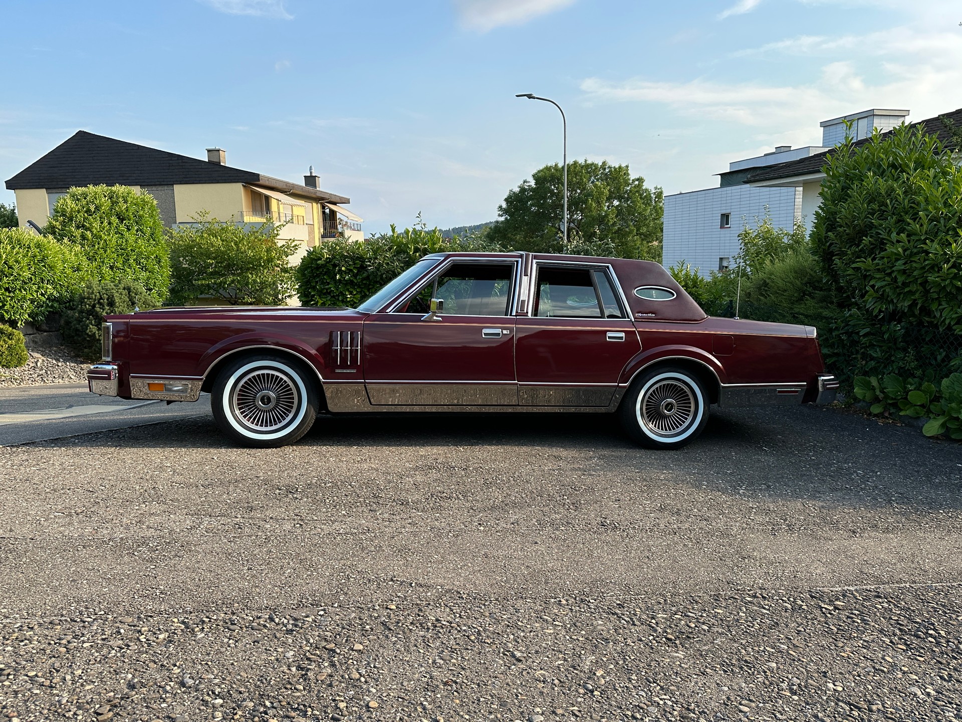 LINCOLN Continental Mark VI Signature Series-image-1