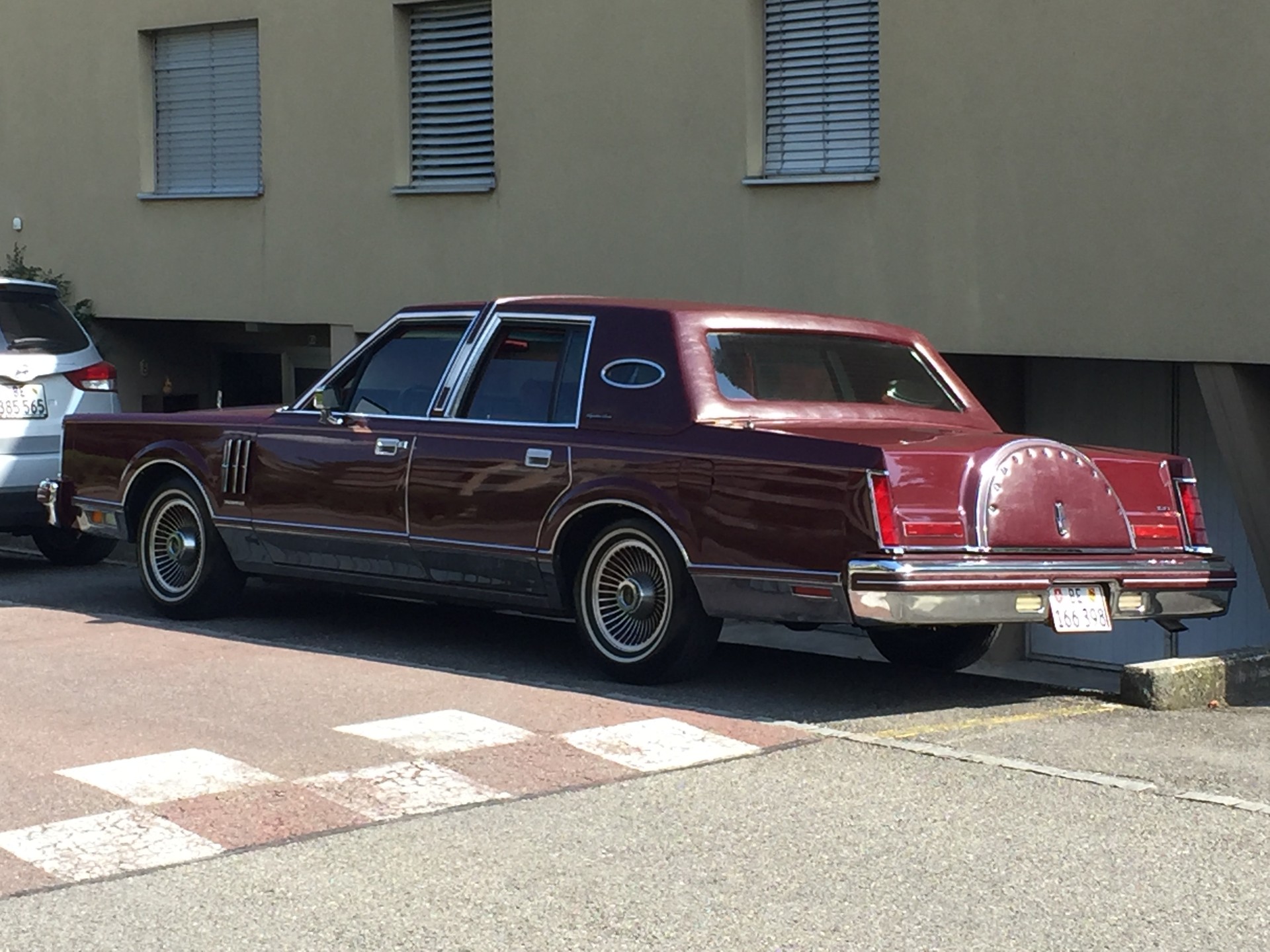 LINCOLN Continental Mark VI Signature Series-image-2