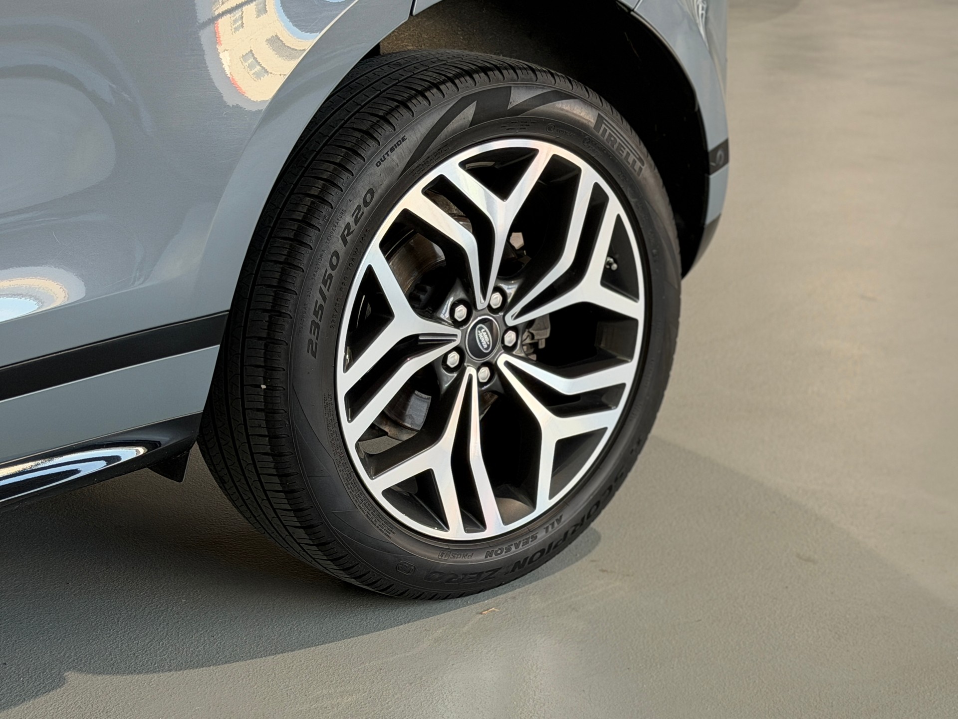 LAND ROVER Range Rover Evoque R-Dynamic First Edition P 250 HSE AT9 (CH)-image-19