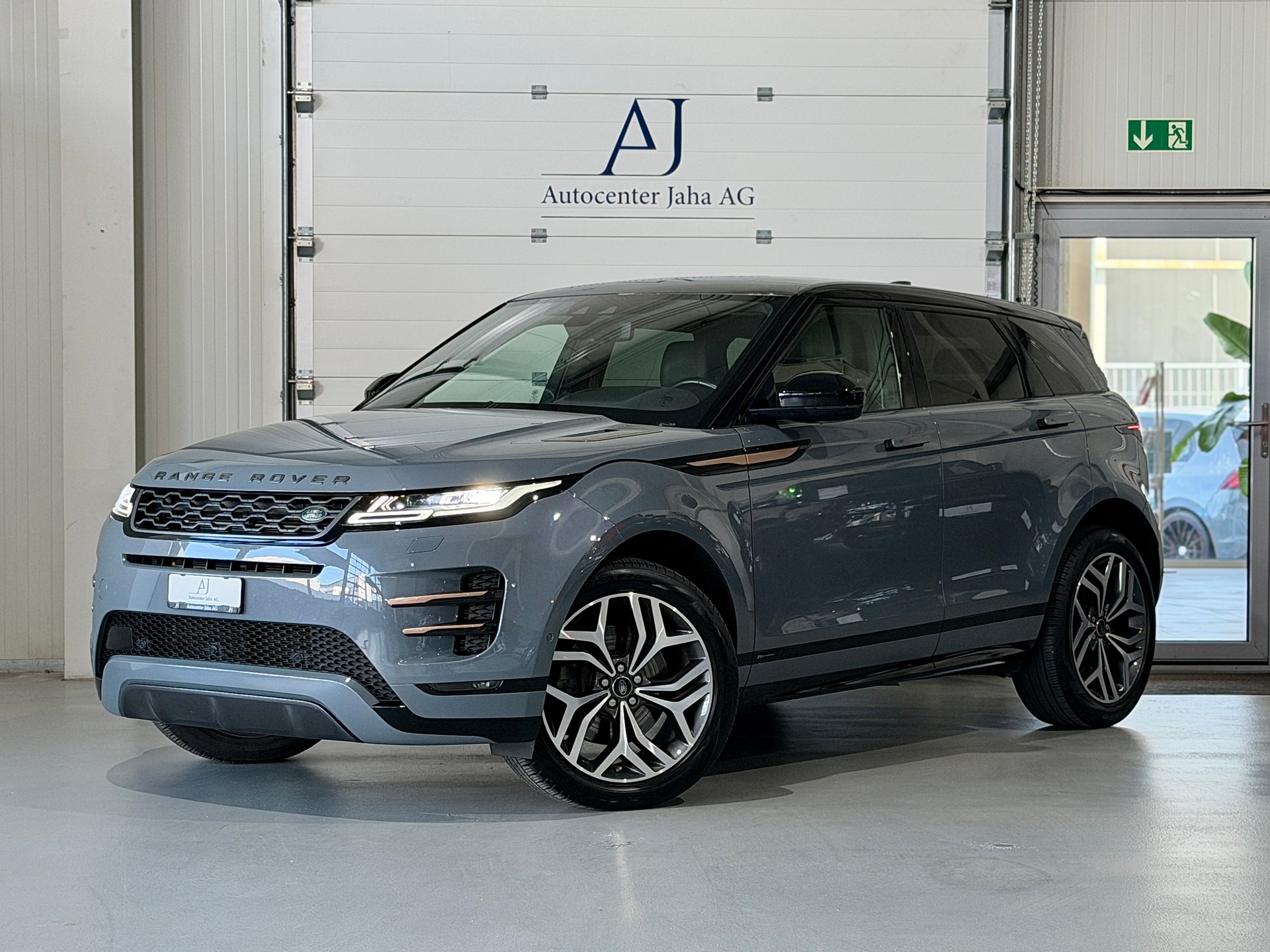 LAND ROVER Range Rover Evoque R-Dynamic First Edition P 250 HSE AT9 (CH)