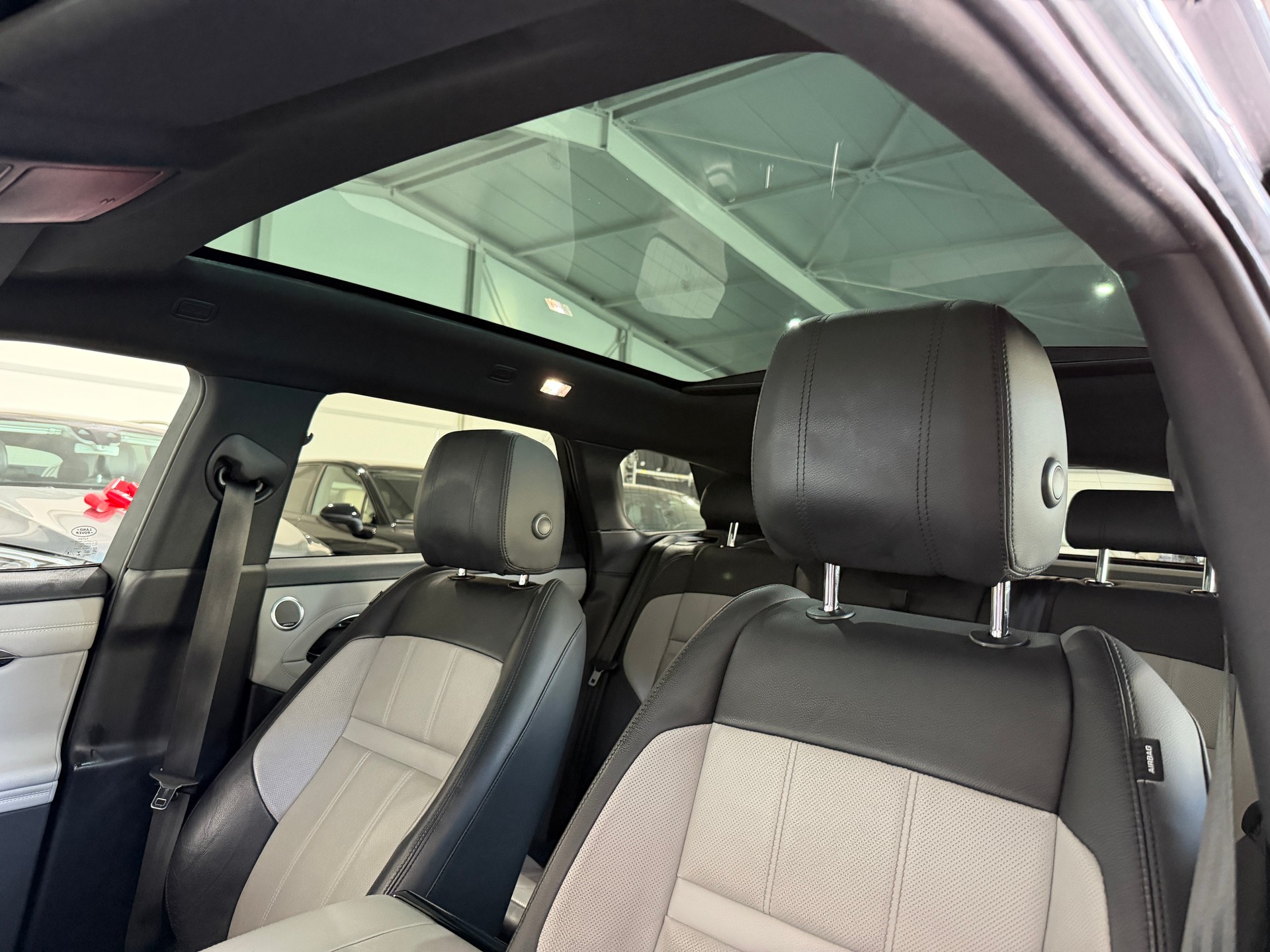 LAND ROVER Range Rover Evoque R-Dynamic First Edition P 250 HSE AT9 (CH)-image-9