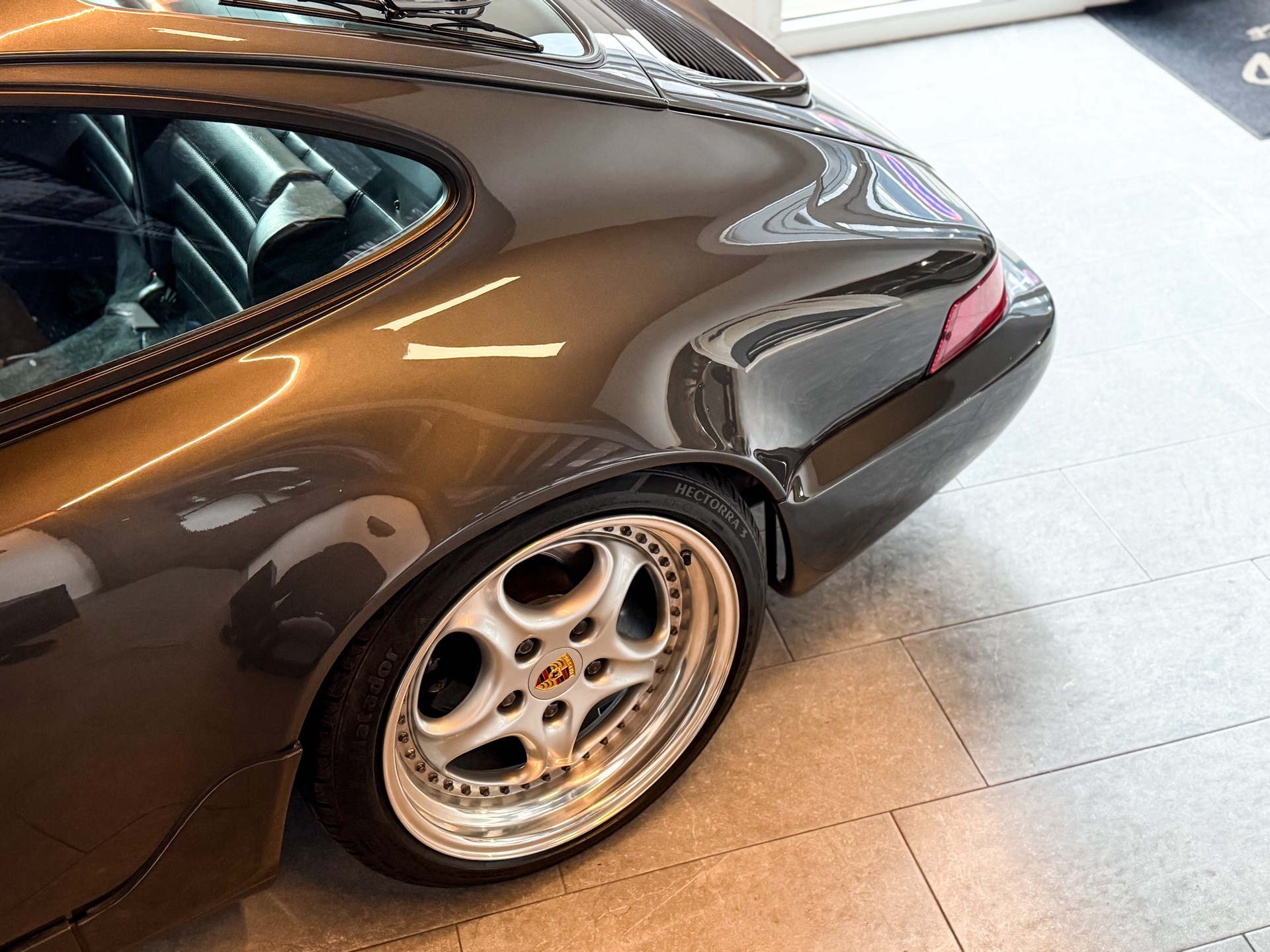 PORSCHE 911 Carrera 2-image-5