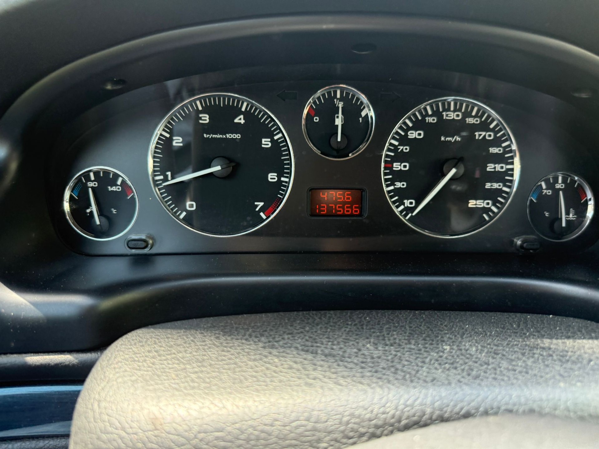 PEUGEOT 406 Sportline 2.2 16V-image-9