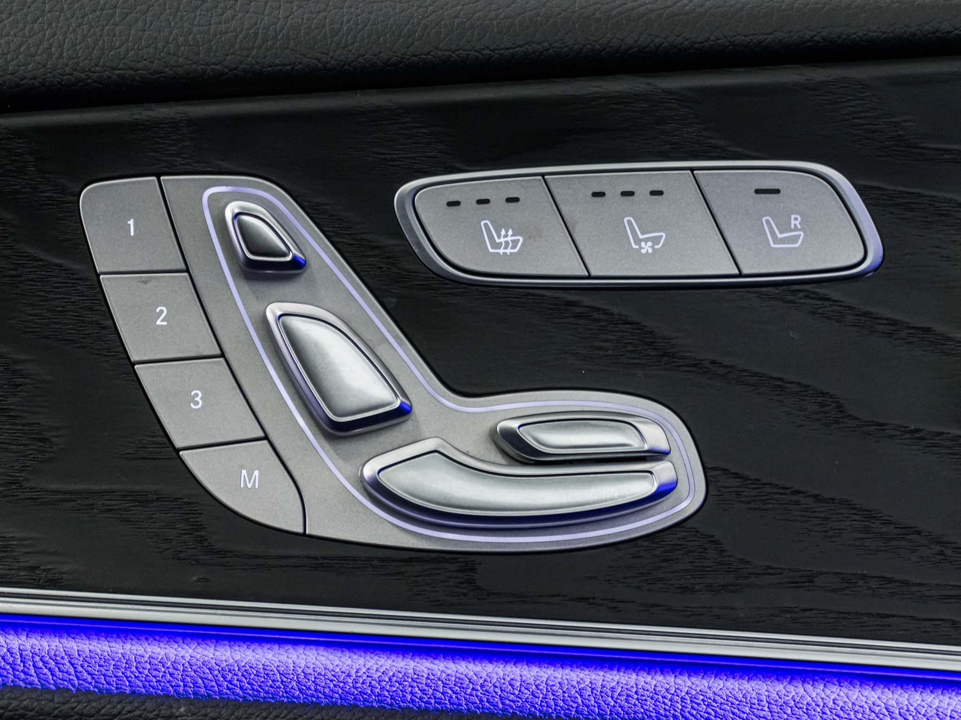 MERCEDES-BENZ E 450 4MATIC-image-12