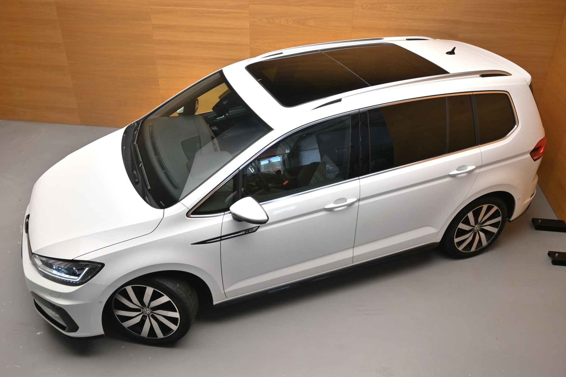 VW Touran 1.5 TSI R-Line Highline DSG *7-Plätzer*-showroom-element-1