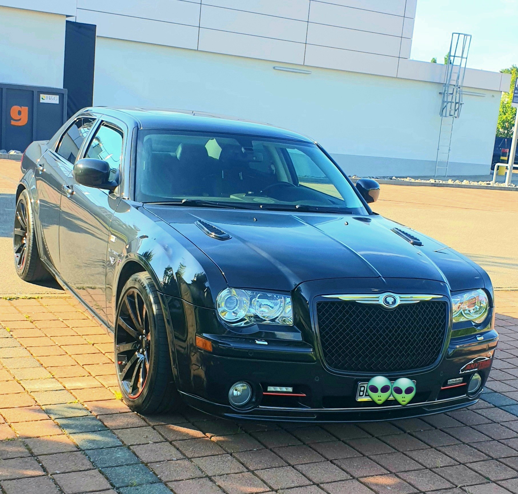 CHRYSLER 6.1 V8 HEMI SRT-8-image-1