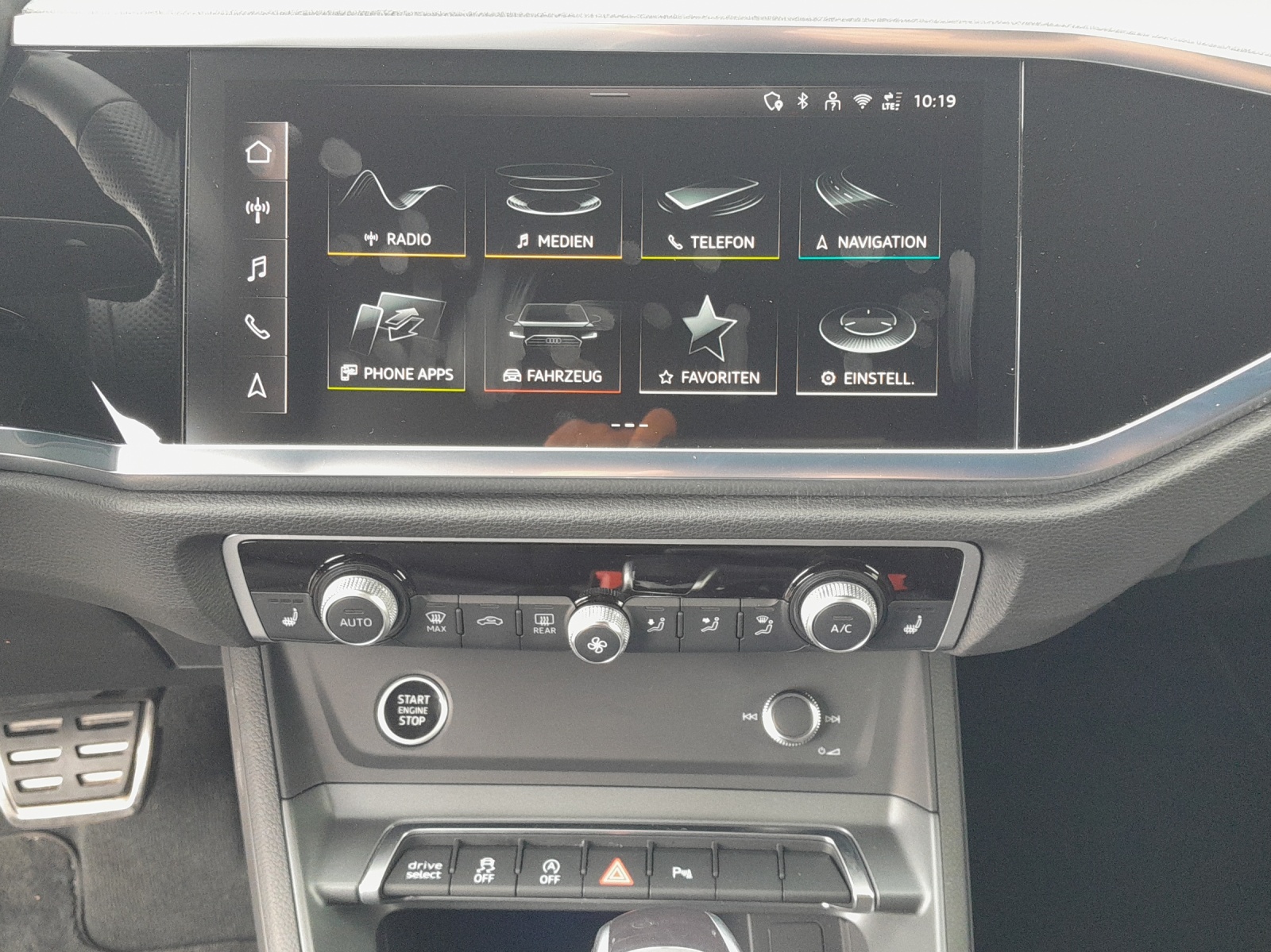 AUDI Q3 Sportback 40 TFSI S line quattro S-tronic-image-10