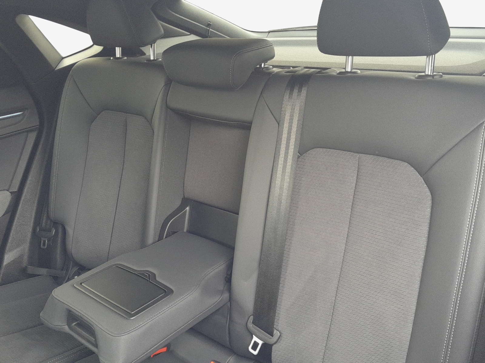 AUDI Q3 Sportback 40 TFSI S line quattro S-tronic-image-11