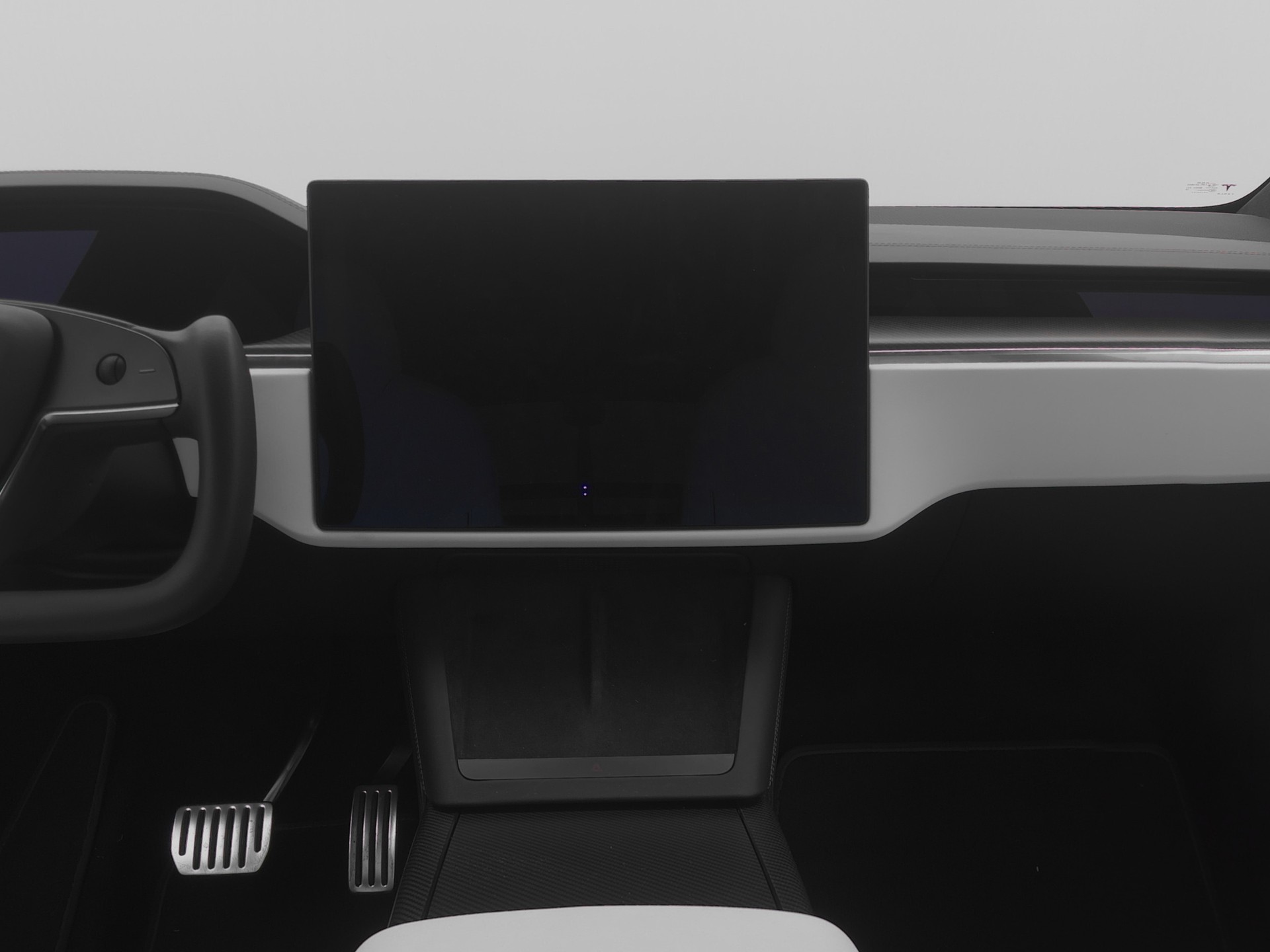 TESLA Model X Plaid-image-8