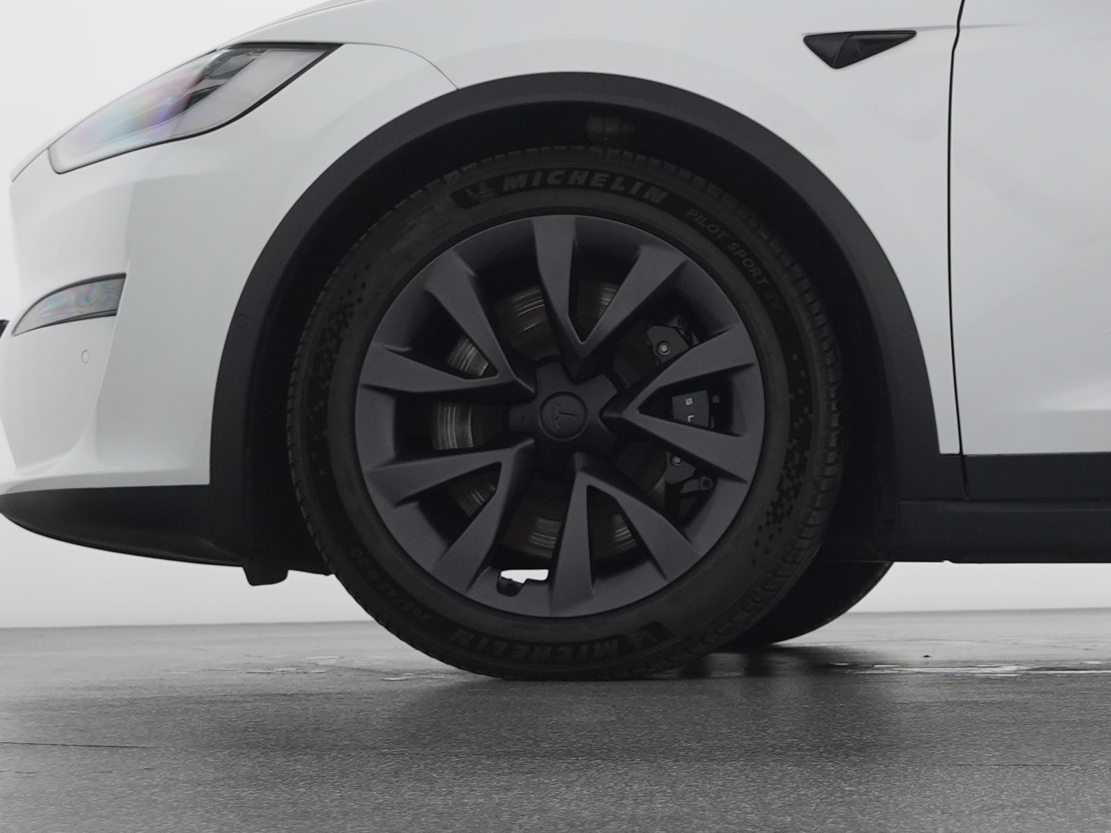 TESLA Model X Plaid-showroom-element-2