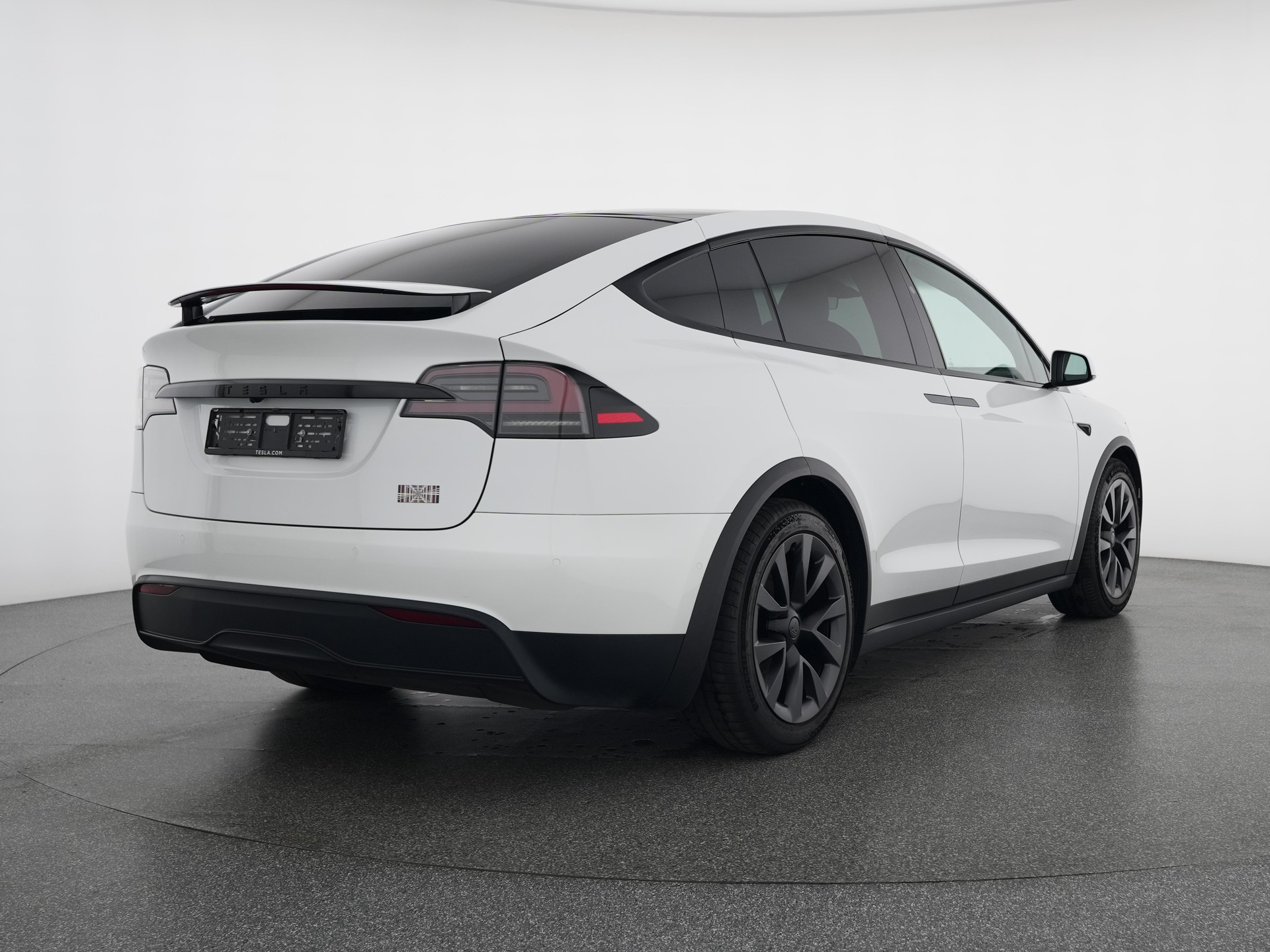 TESLA Model X Plaid-showroom-element-3
