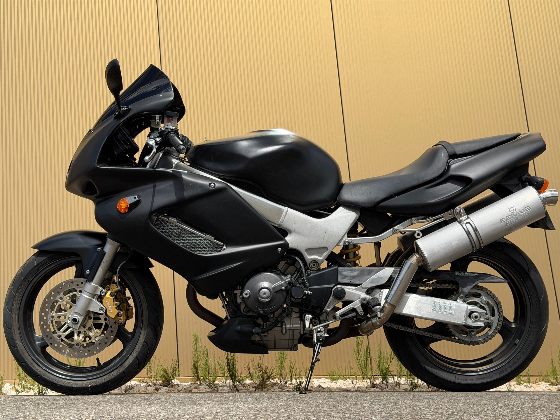 HONDA VTR 1000 F V-X Fire Storm-image-10