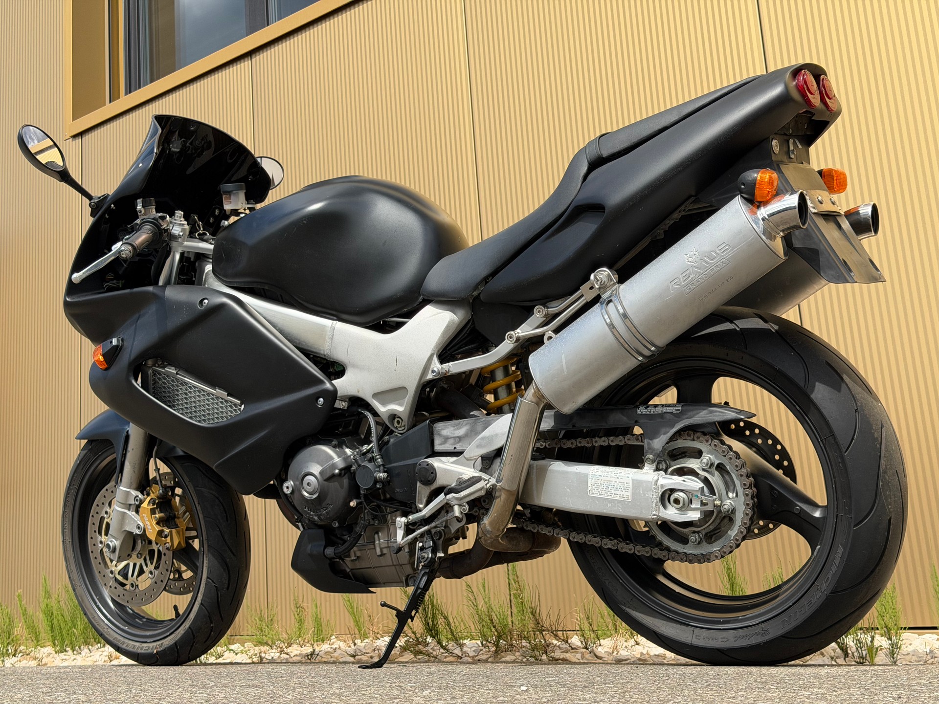 HONDA VTR 1000 F V-X Fire Storm-image-11