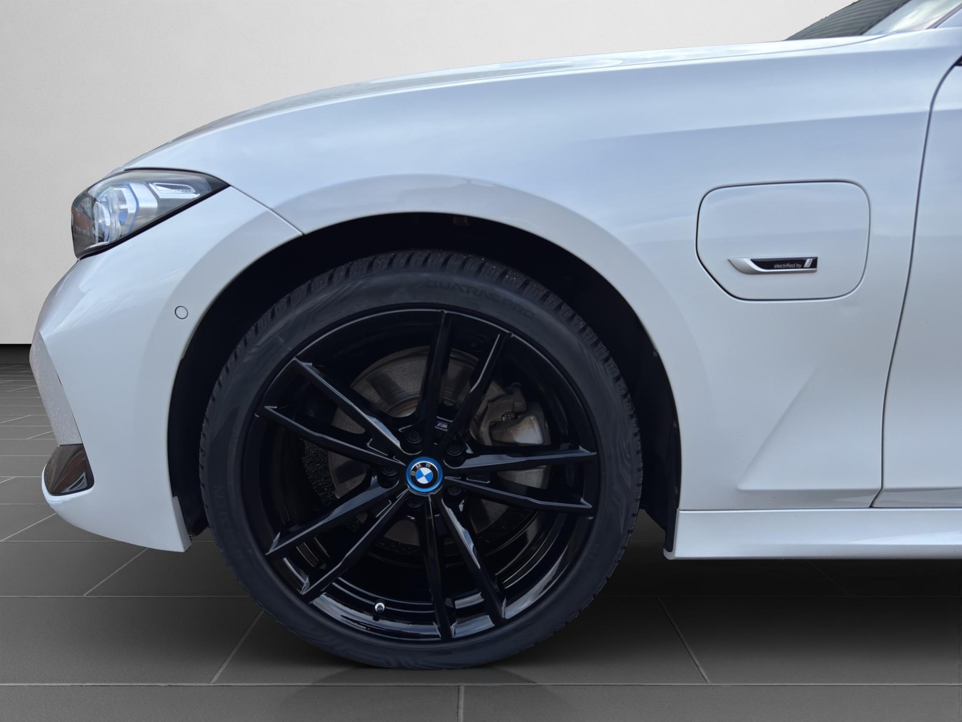 BMW 320e Touring-image-21