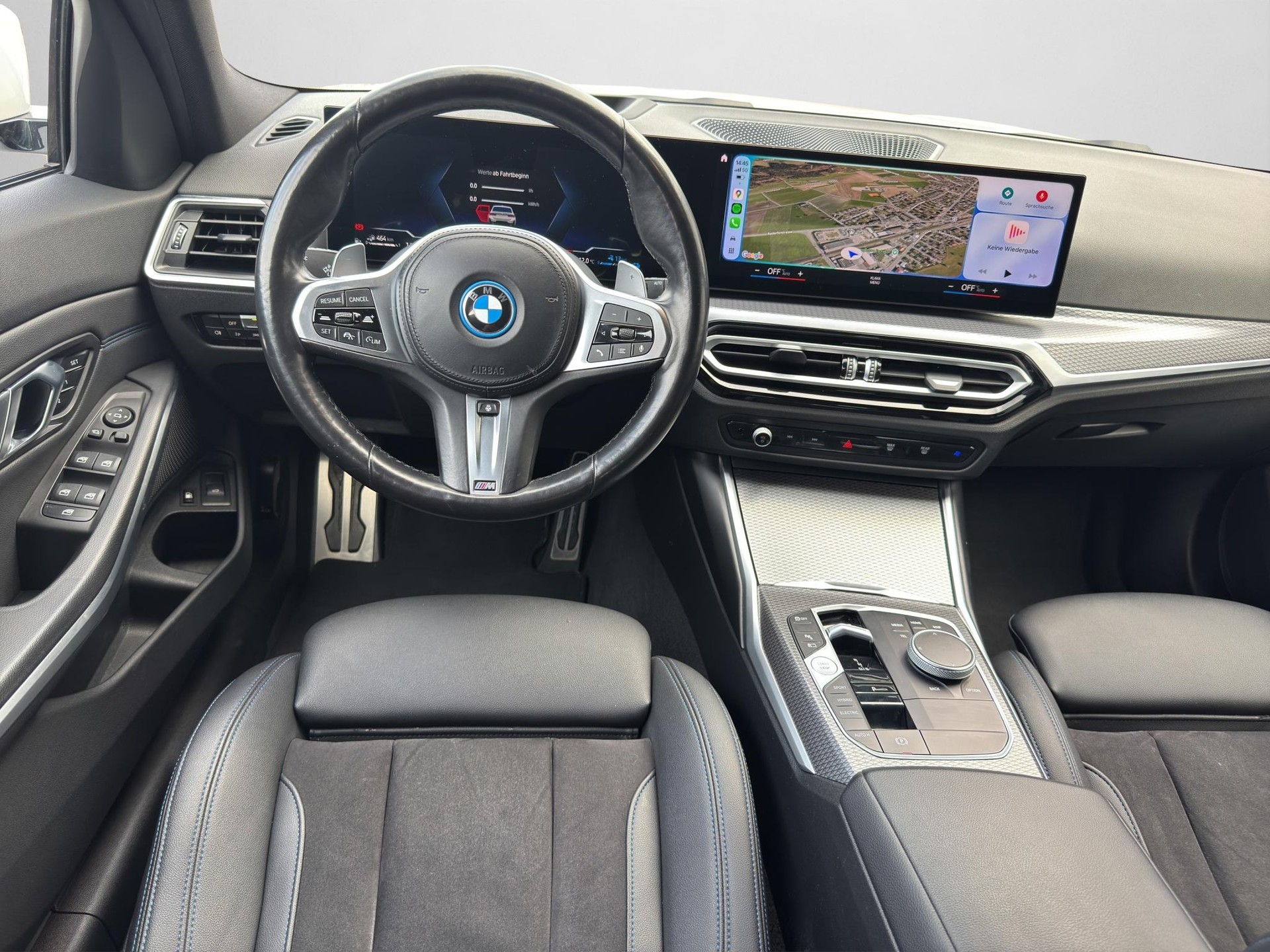 BMW 320e Touring-showroom-element-3