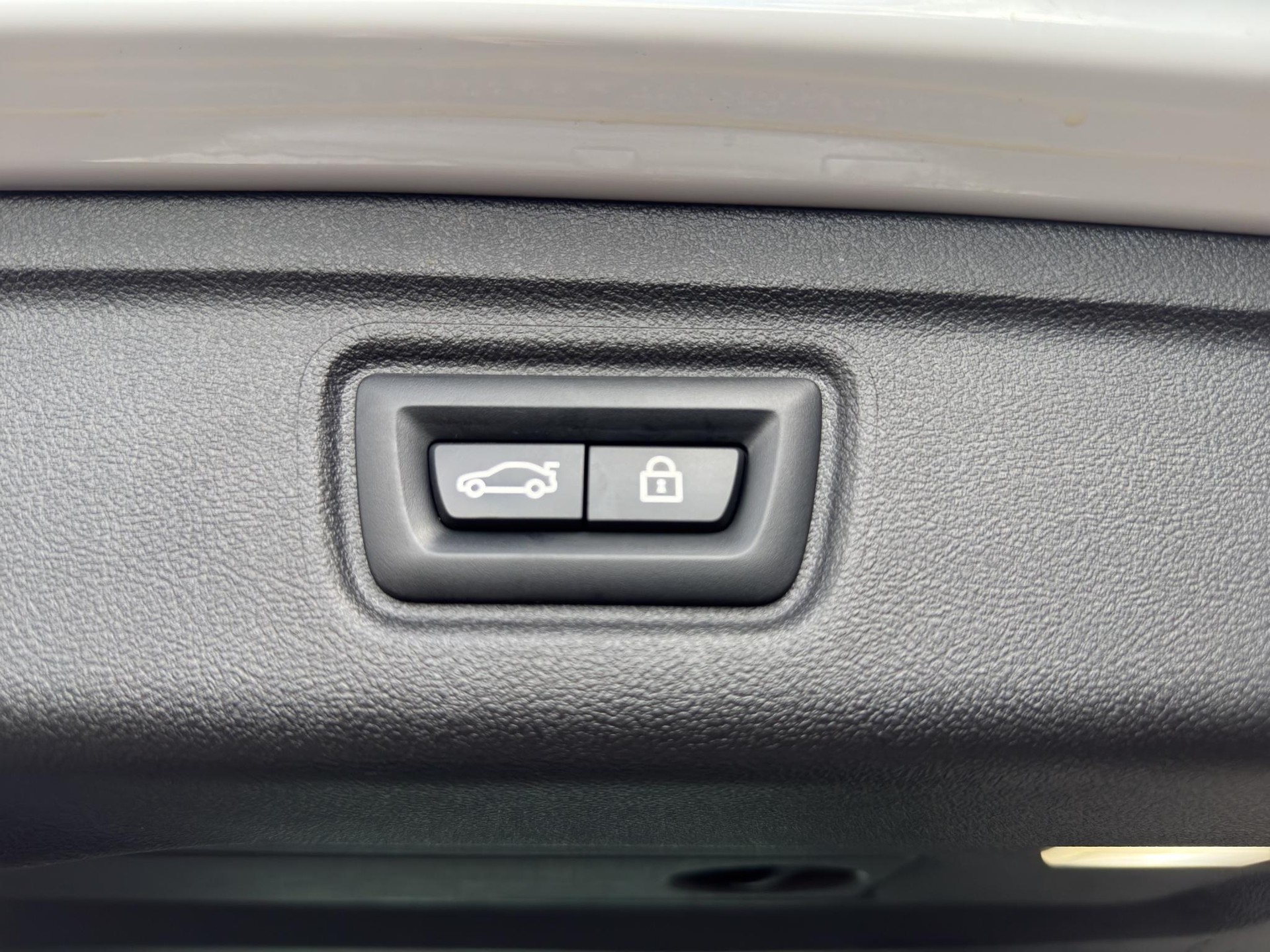 BMW 320e Touring-image-14