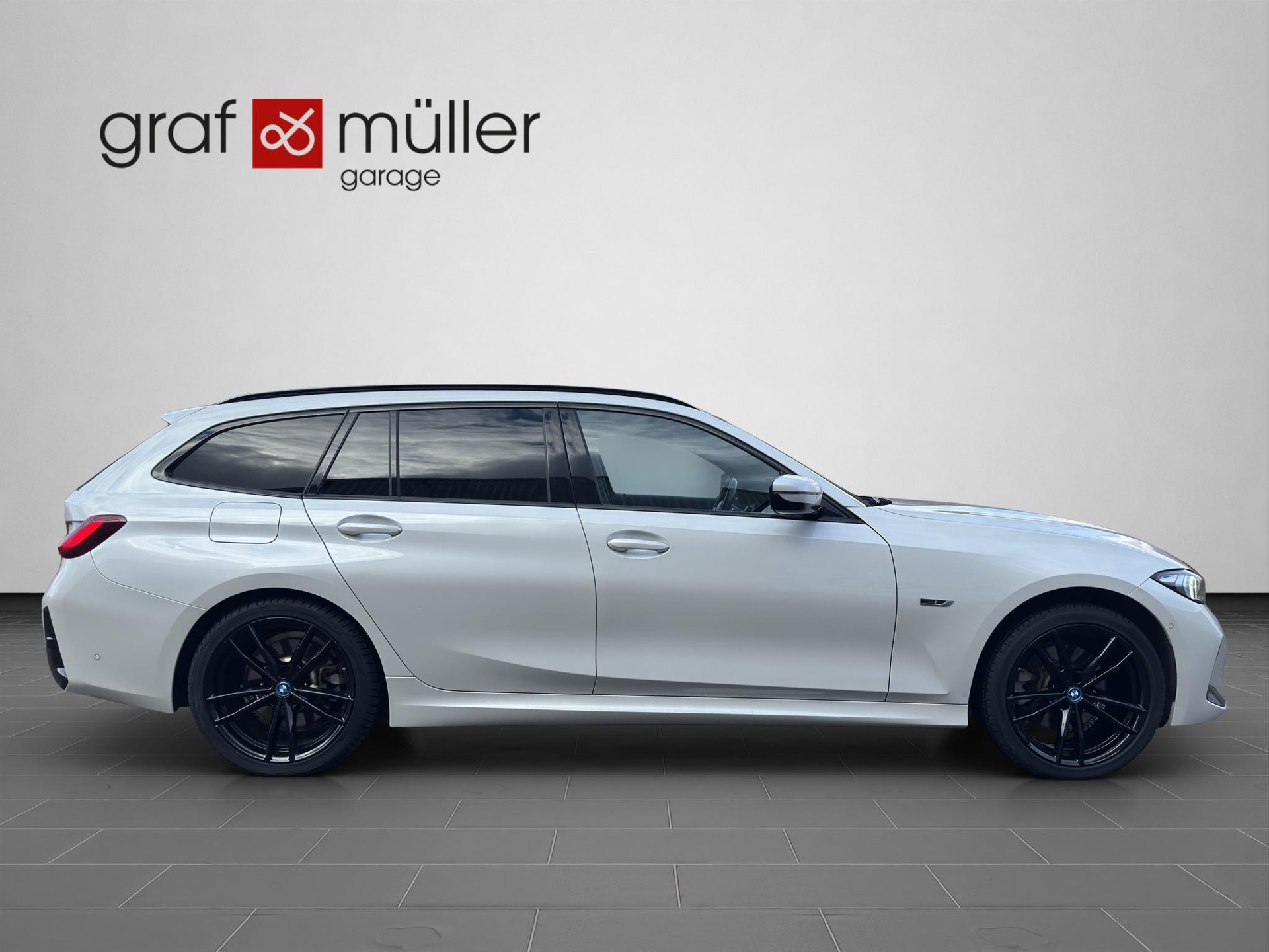 BMW 320e Touring-image-18