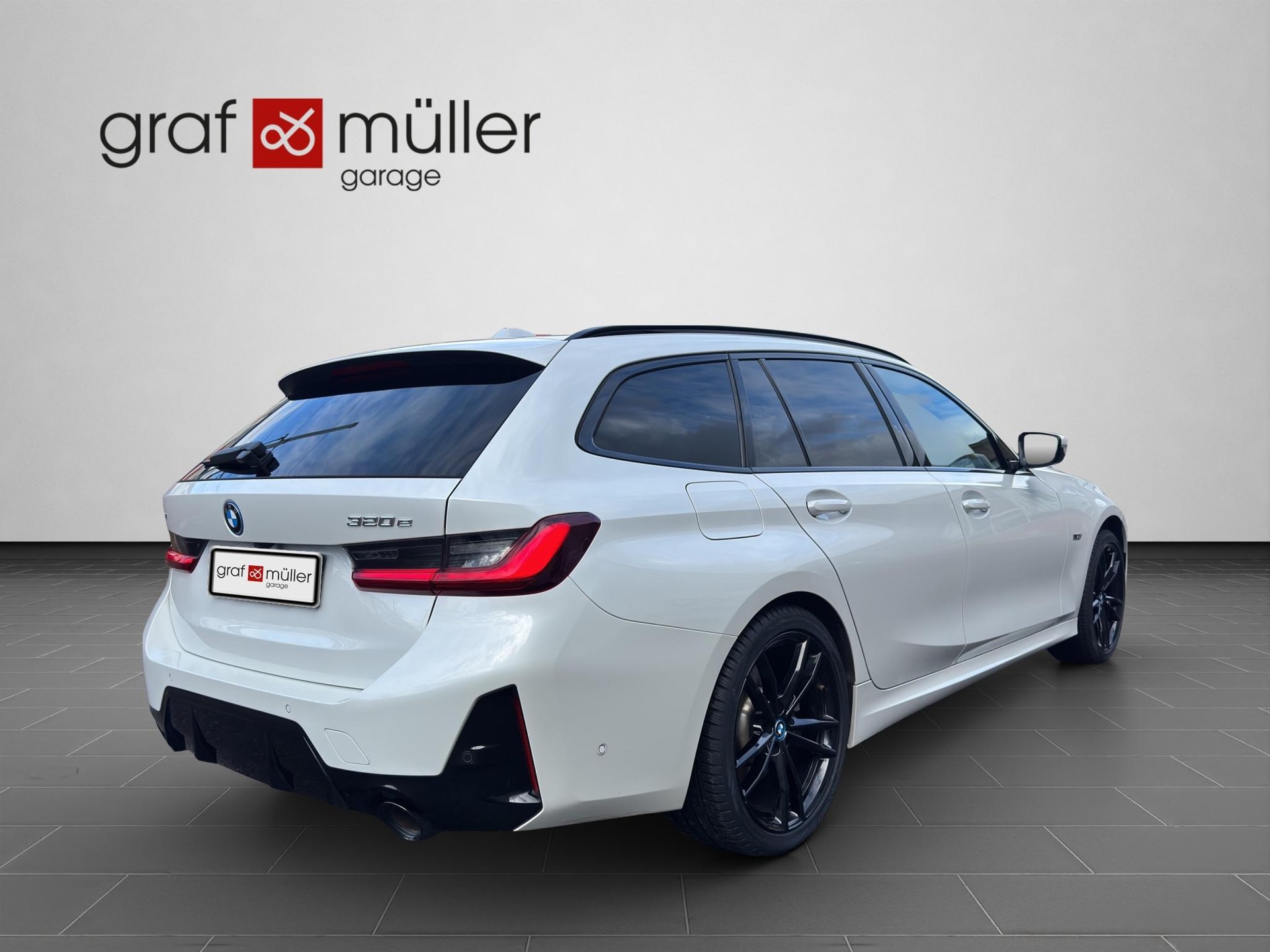 BMW 320e Touring-image-17