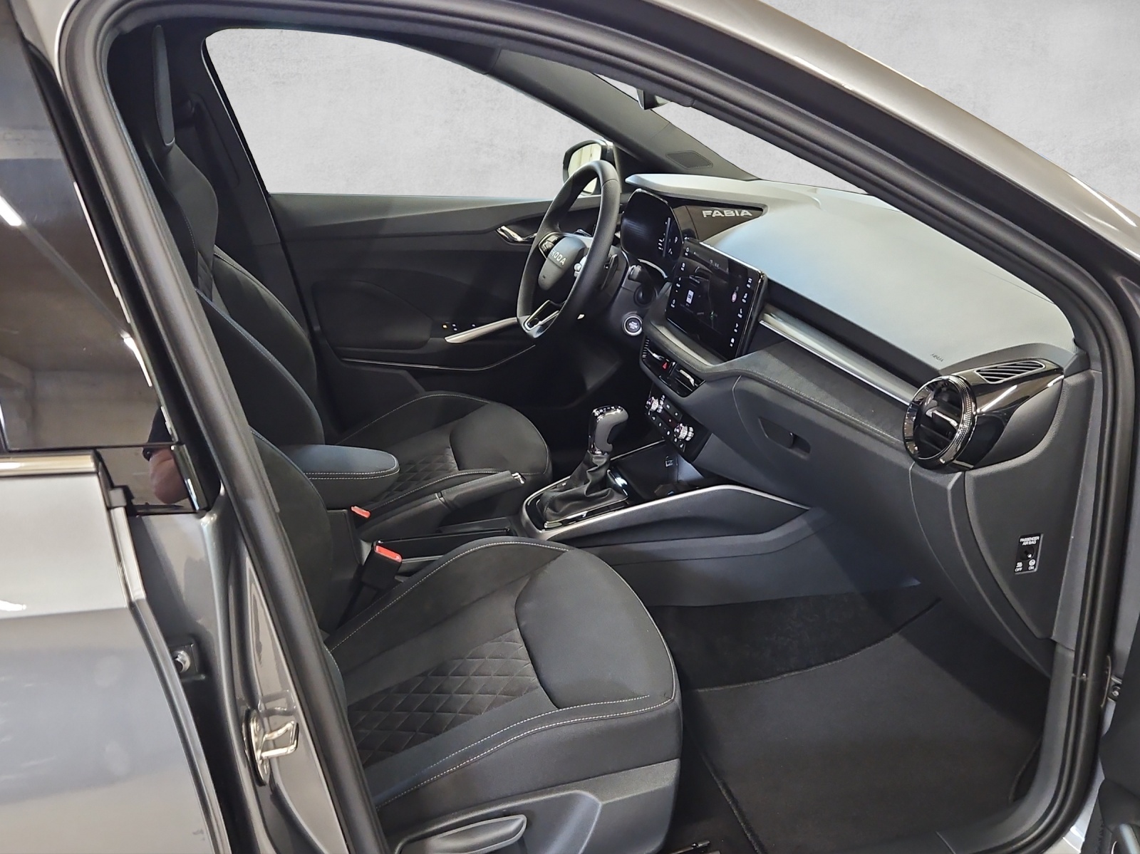 SKODA Fabia 1.0 TSI Dynamic DSG-image-12