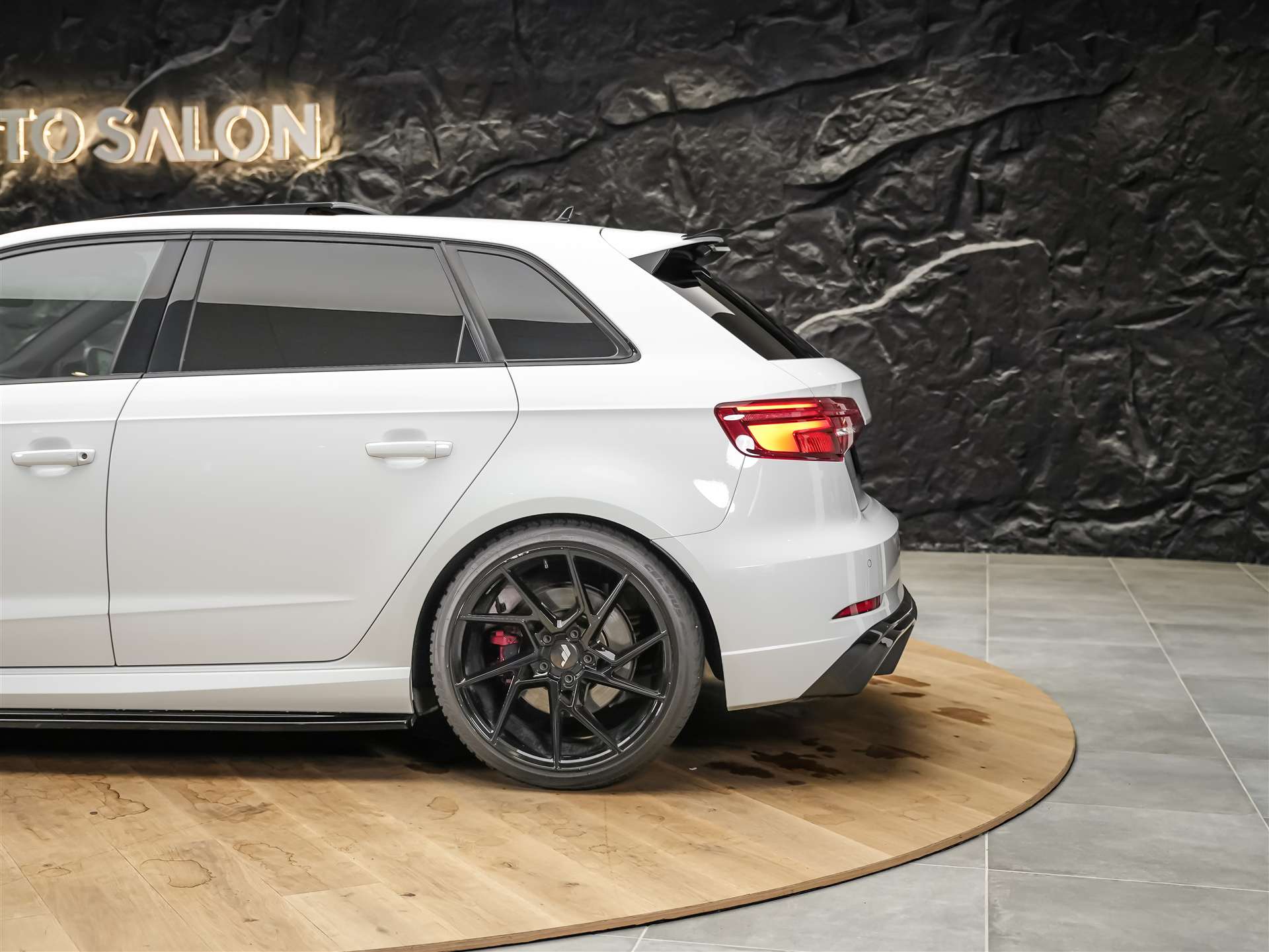 AUDI RS3 Sportback 2.5 TSI quattro S-tronic *Panorama*Eventuri*Maxton*KW*-image-18