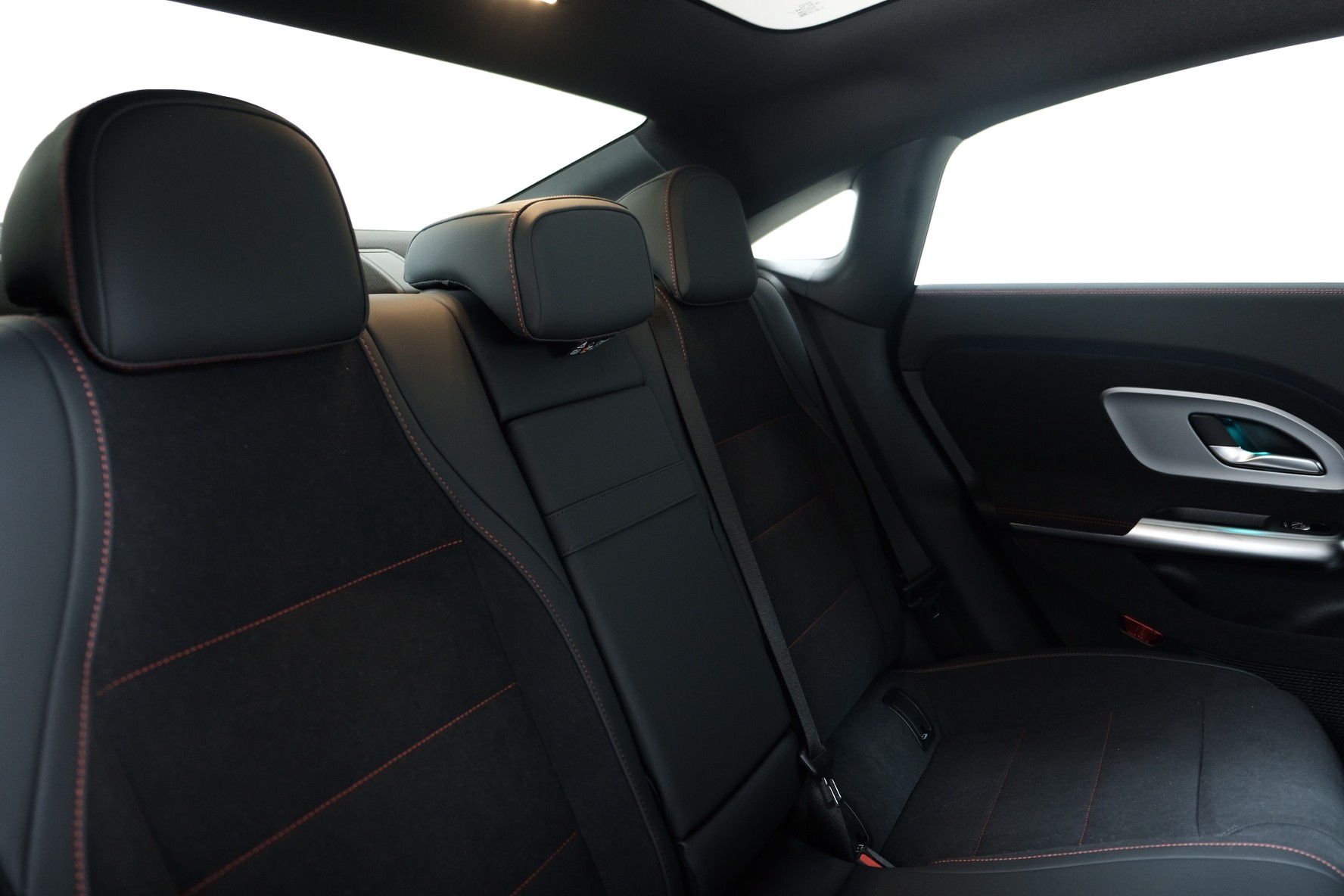 MERCEDES-BENZ CLA 220 8G-DCT 4Matic-image-11