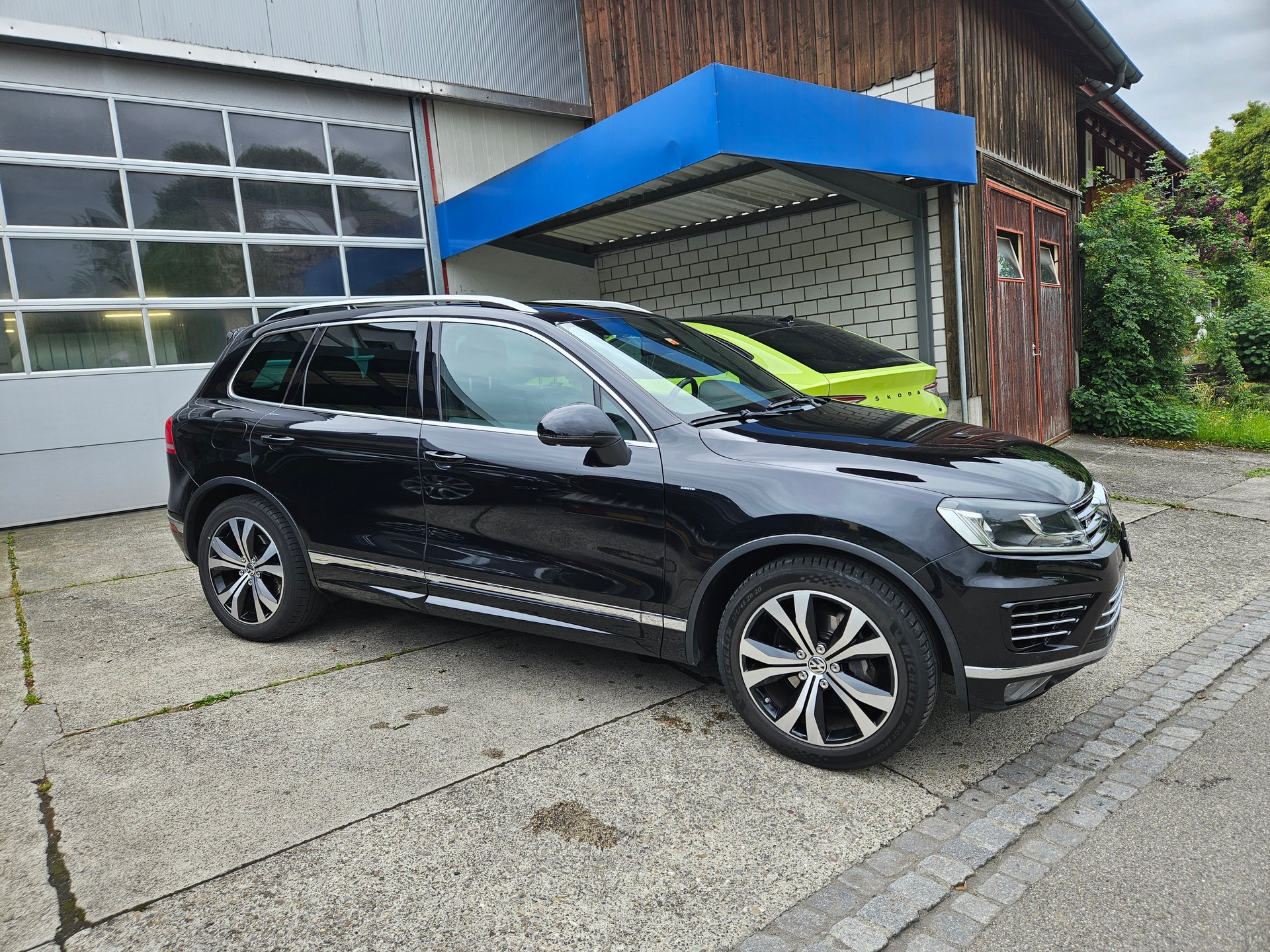 VW Touareg 3.0 TDI R-Line BlueMotion Technology Tiptronic-image-3