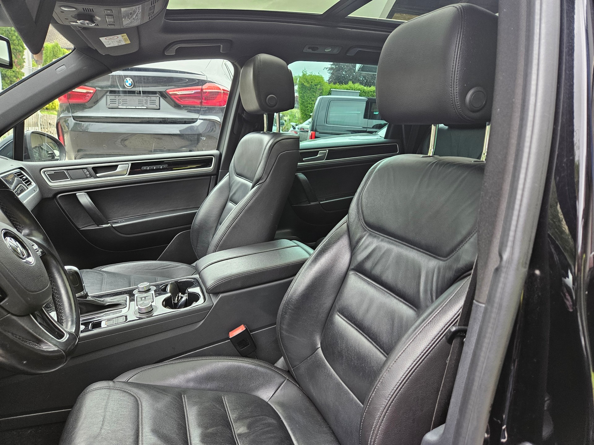 VW Touareg 3.0 TDI R-Line BlueMotion Technology Tiptronic-image-9
