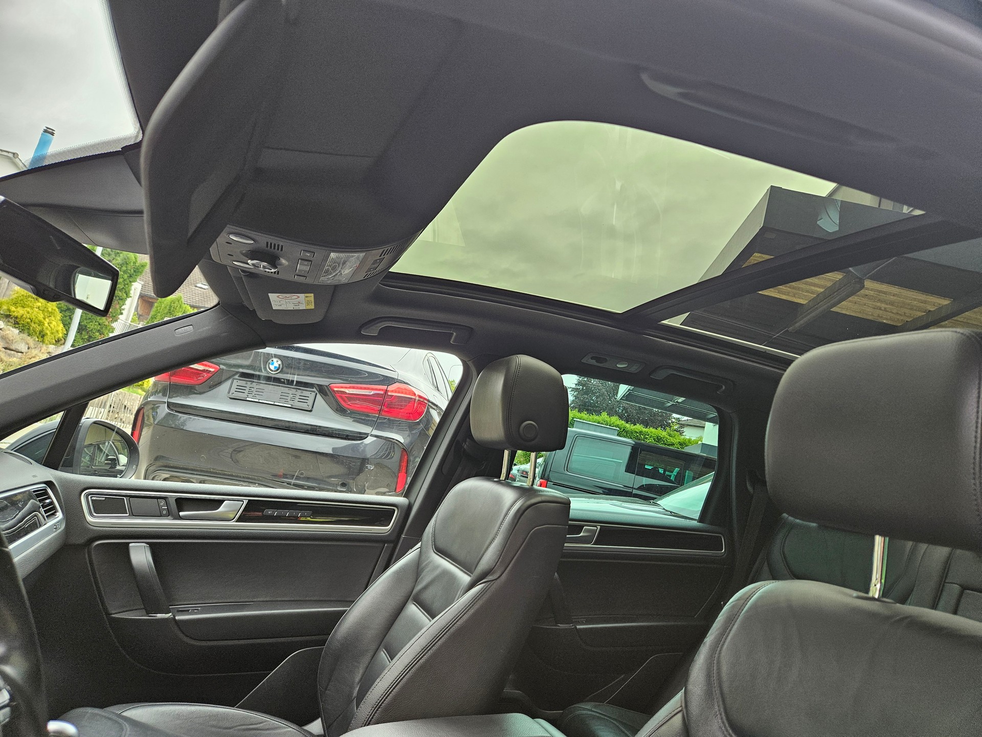 VW Touareg 3.0 TDI R-Line BlueMotion Technology Tiptronic-image-8
