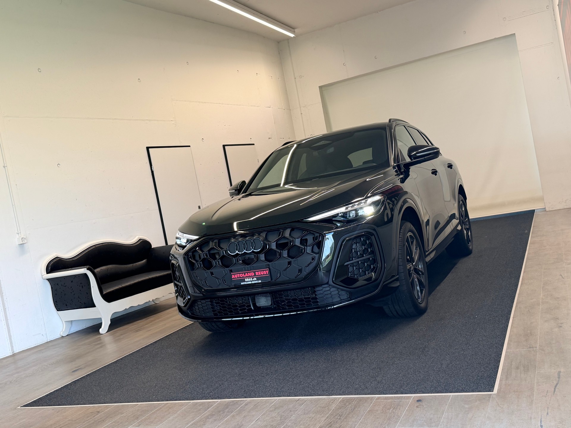 AUDI SQ5 TFSI quattro S-tronic-showroom-element-2