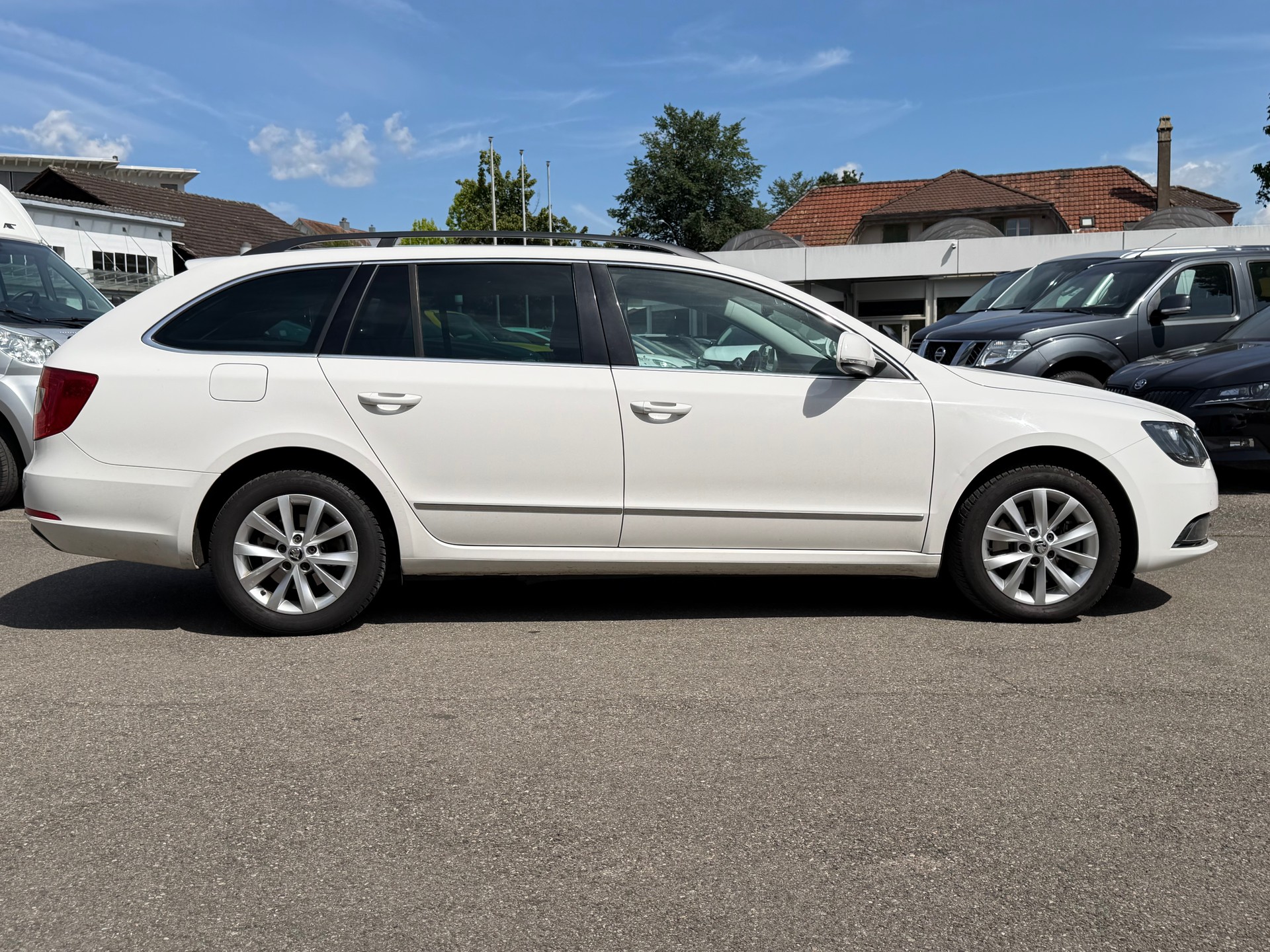 SKODA Superb Combi 1.8 TSI Ambition DSG-image-1