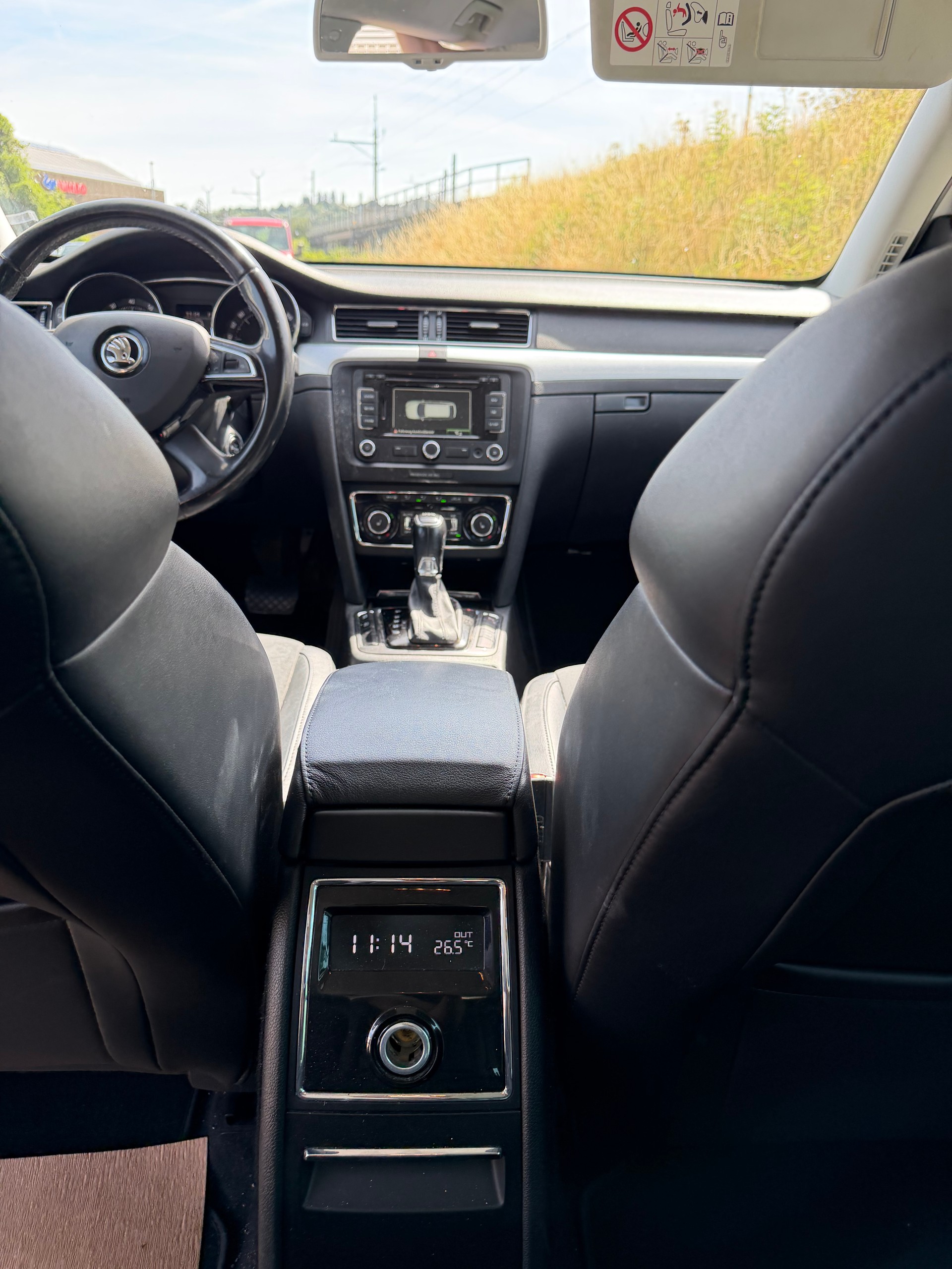 SKODA Superb Combi 1.8 TSI Ambition DSG-image-9