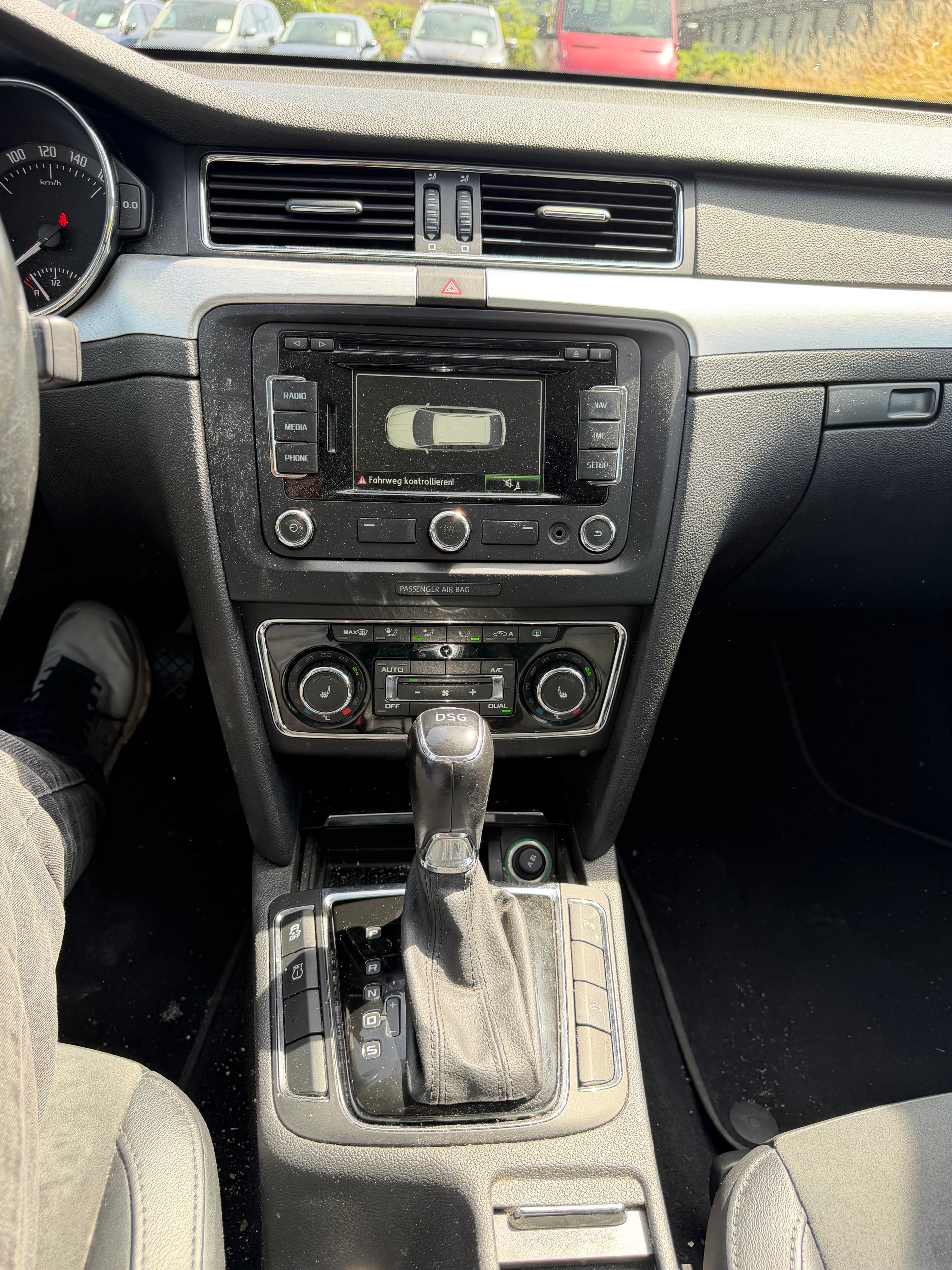 SKODA Superb Combi 1.8 TSI Ambition DSG-image-10