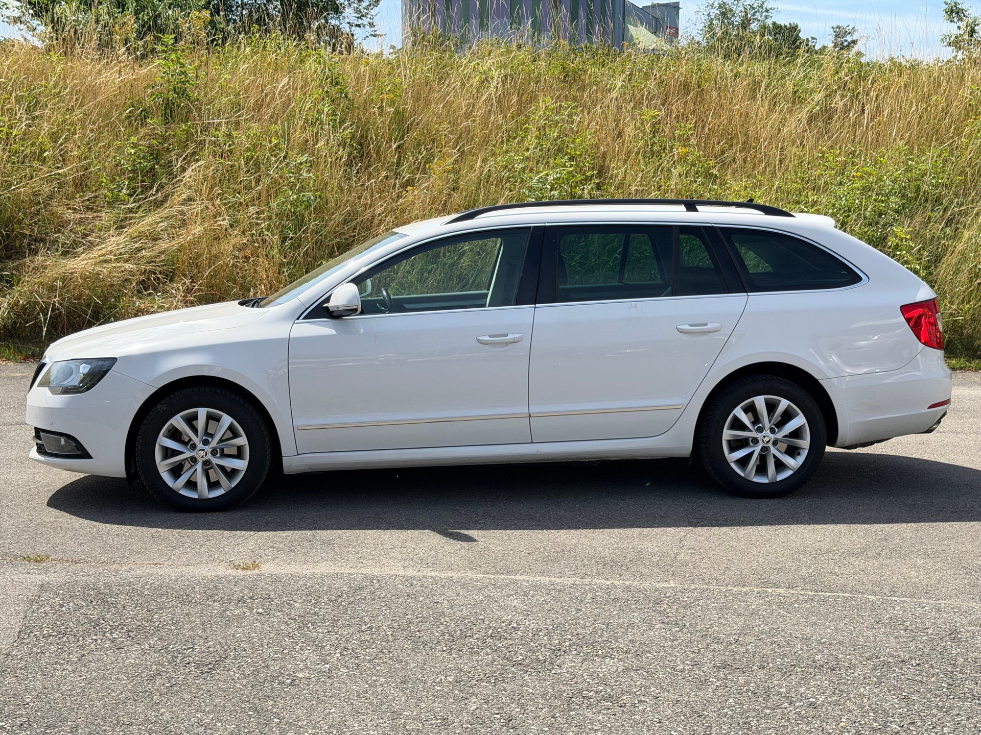 SKODA Superb Combi 1.8 TSI Ambition DSG-image-5