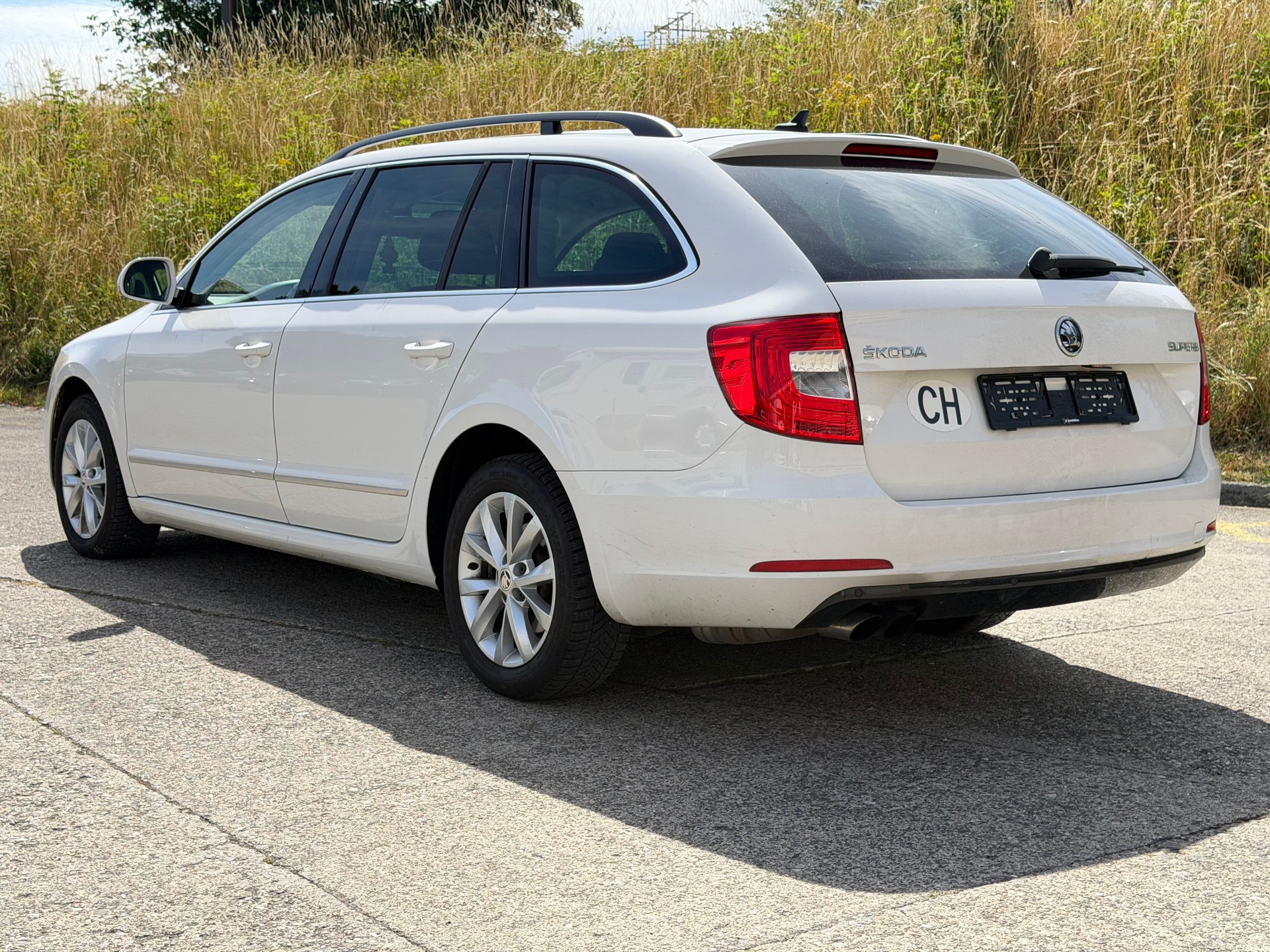 SKODA Superb Combi 1.8 TSI Ambition DSG-image-4