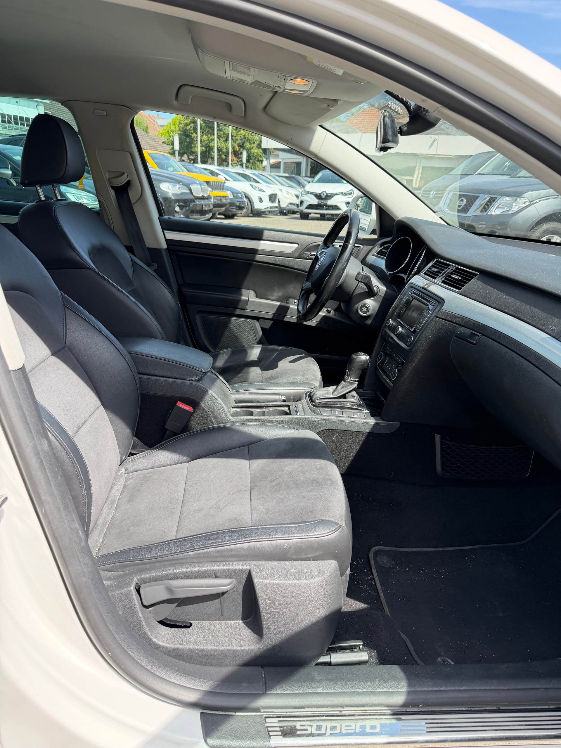 SKODA Superb Combi 1.8 TSI Ambition DSG-image-11