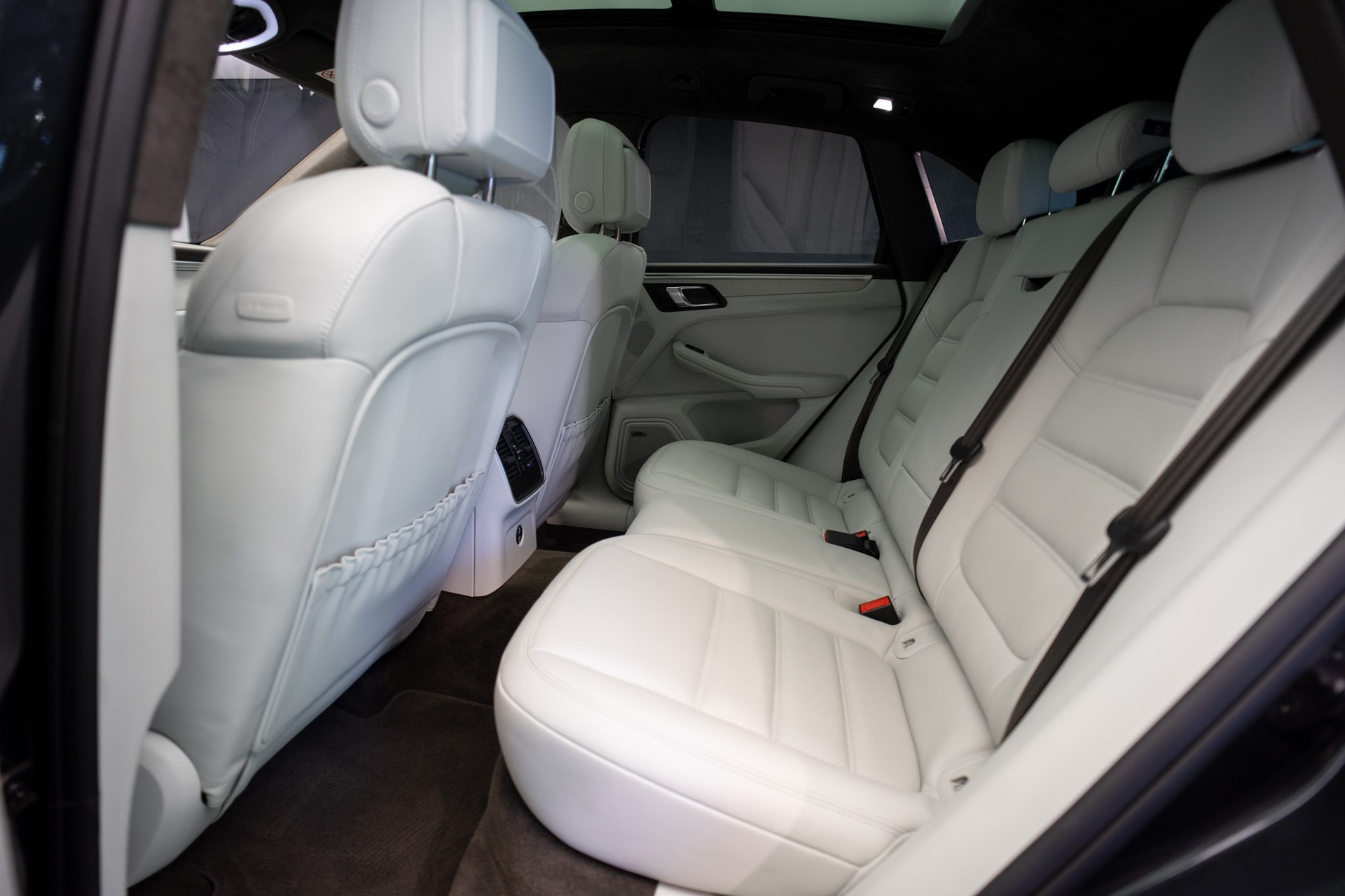 PORSCHE Macan Turbo PDK *CH-Fahrzeug* *Alcantarahimmel* *Panorama* *Chrono*-image-14