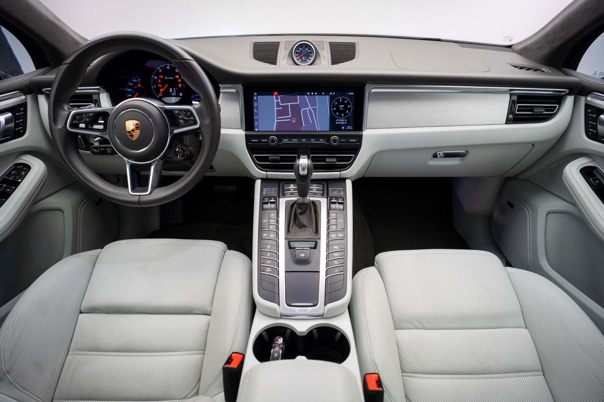 PORSCHE Macan Turbo PDK *CH-Fahrzeug* *Alcantarahimmel* *Panorama* *Chrono*-image-9