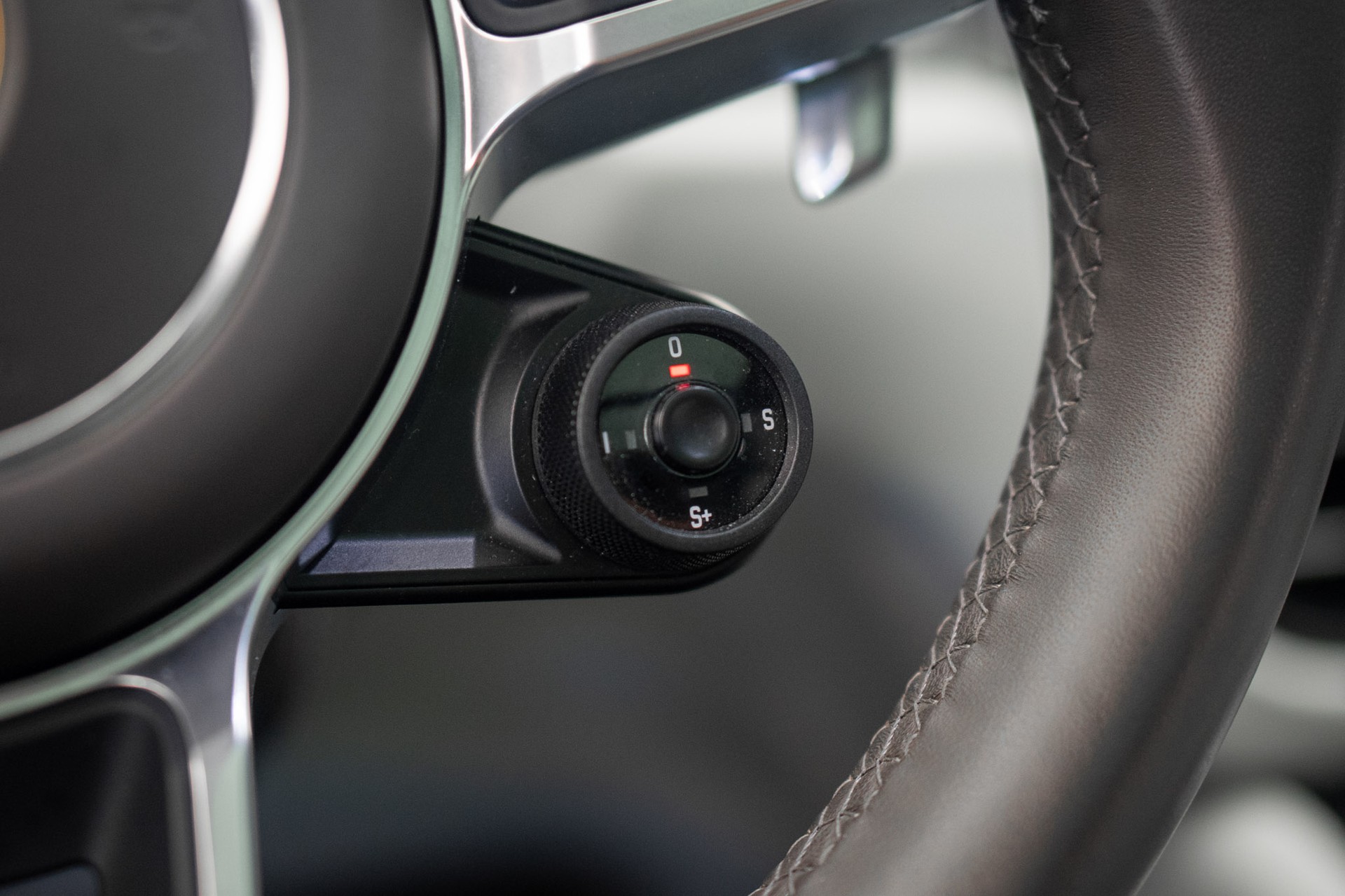 PORSCHE Macan Turbo PDK *CH-Fahrzeug* *Alcantarahimmel* *Panorama* *Chrono*-image-24