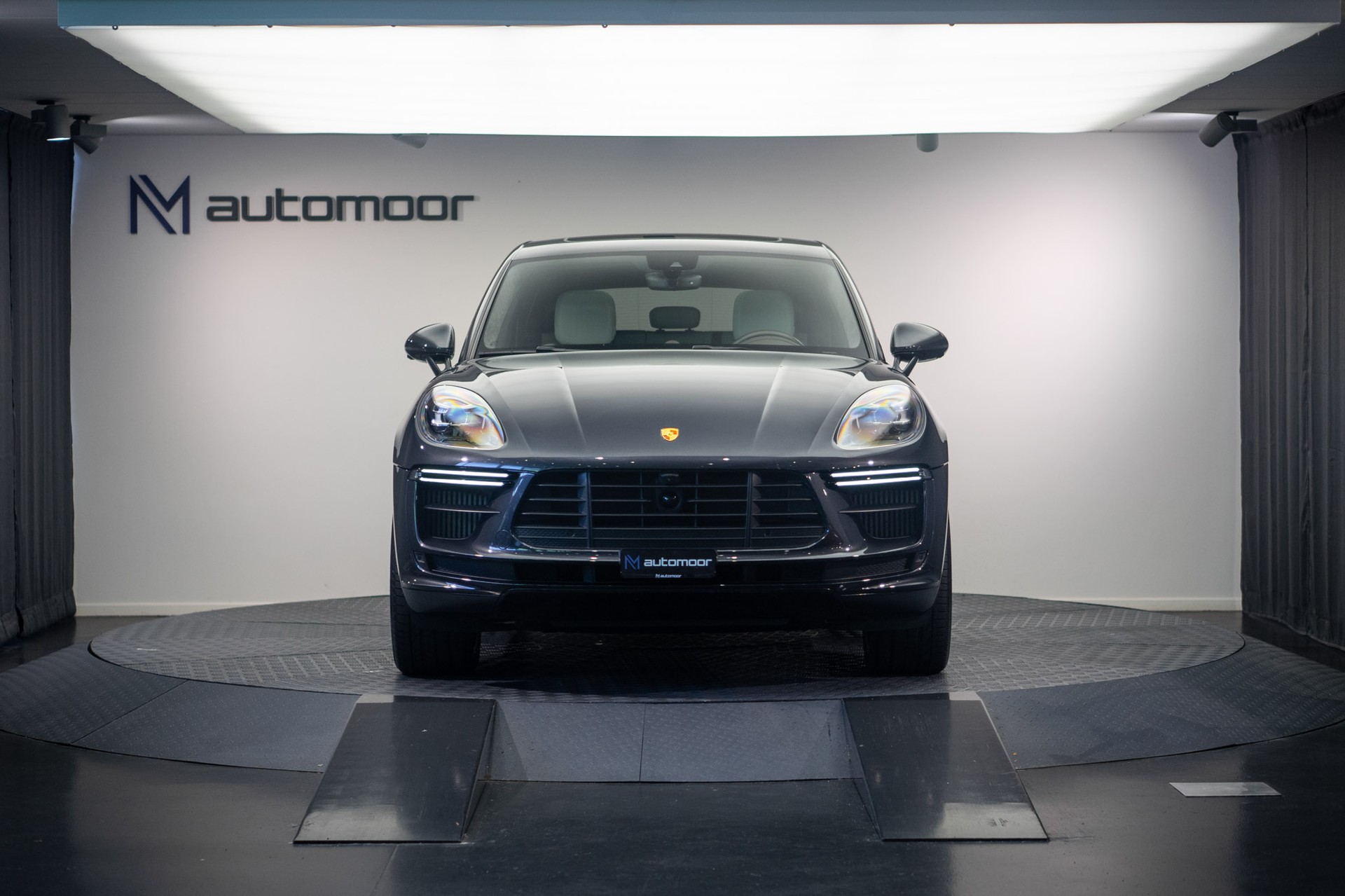 PORSCHE Macan Turbo PDK *CH-Fahrzeug* *Alcantarahimmel* *Panorama* *Chrono*-showroom-element-1