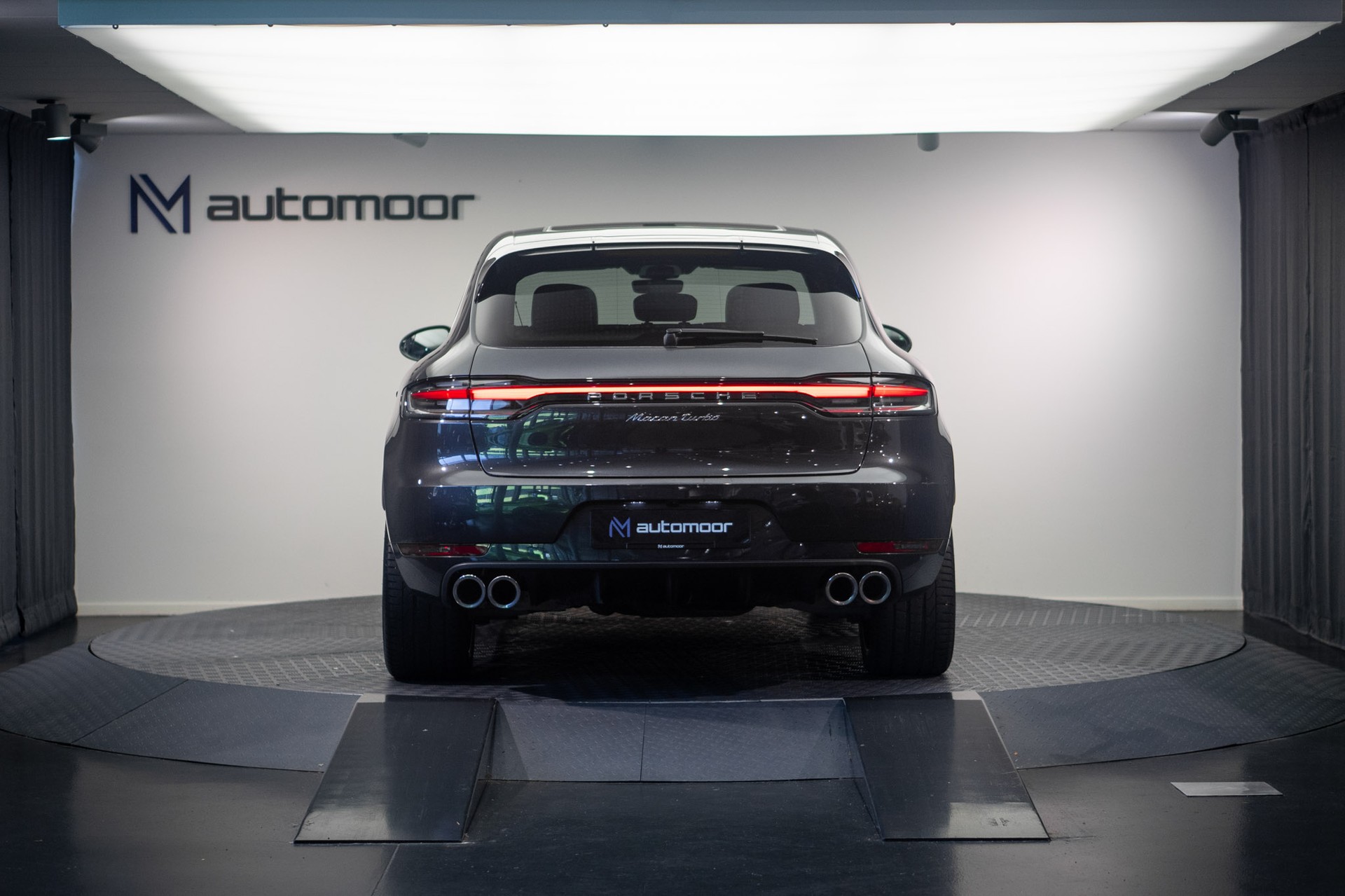 PORSCHE Macan Turbo PDK *CH-Fahrzeug* *Alcantarahimmel* *Panorama* *Chrono*-image-5