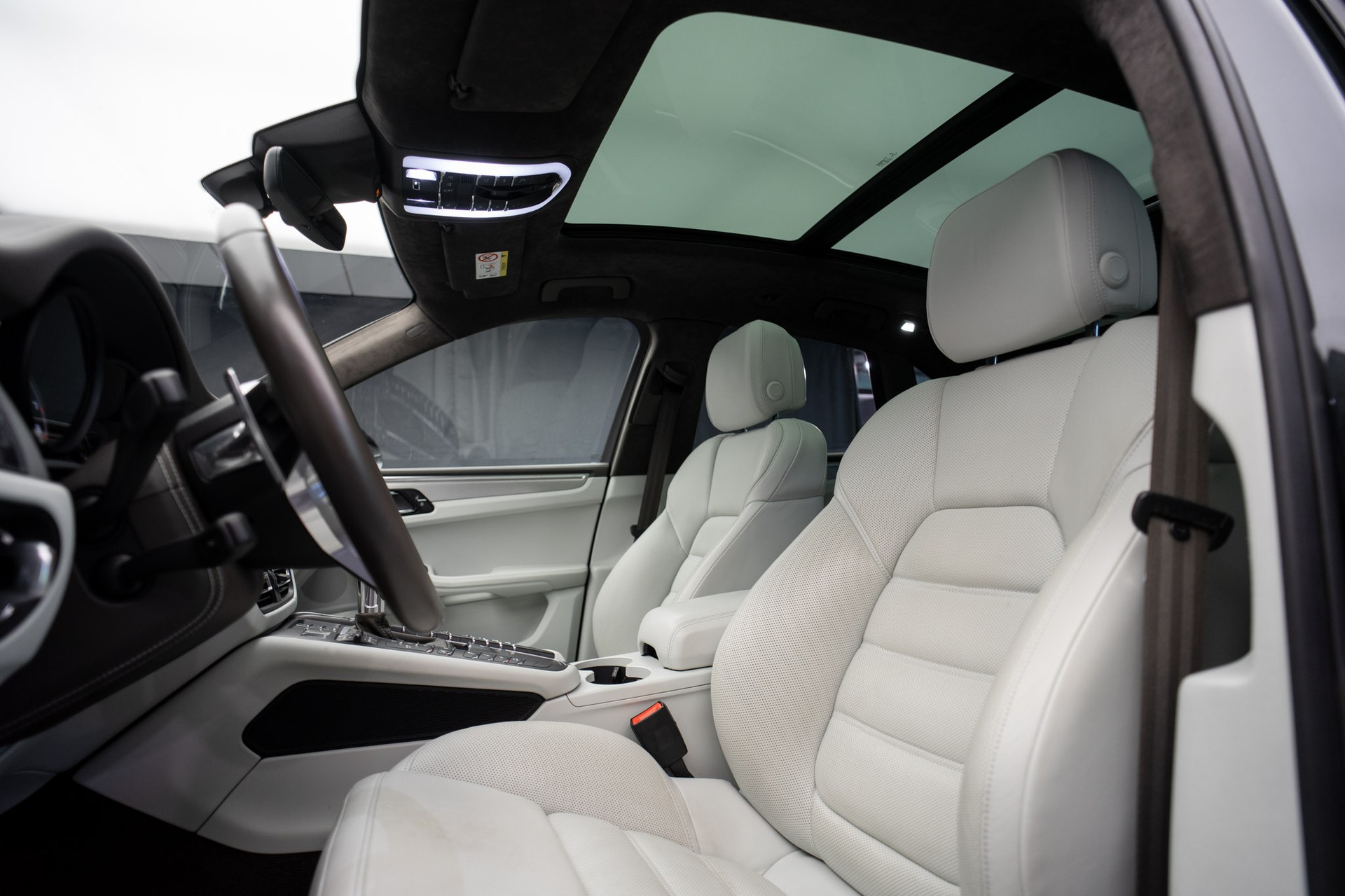 PORSCHE Macan Turbo PDK *CH-Fahrzeug* *Alcantarahimmel* *Panorama* *Chrono*-image-13