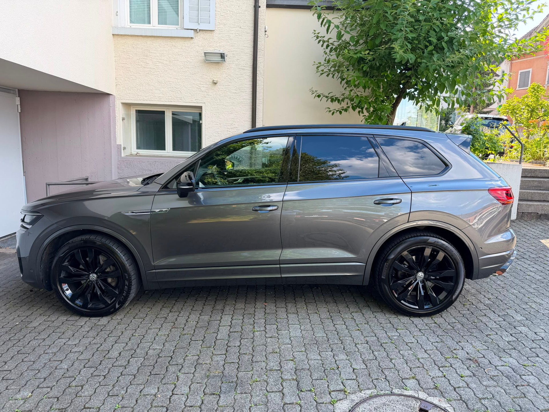 VW Touareg 3.0 TDI R Line Tiptronic CH-Fahrzeug / 1-Hand-image-3