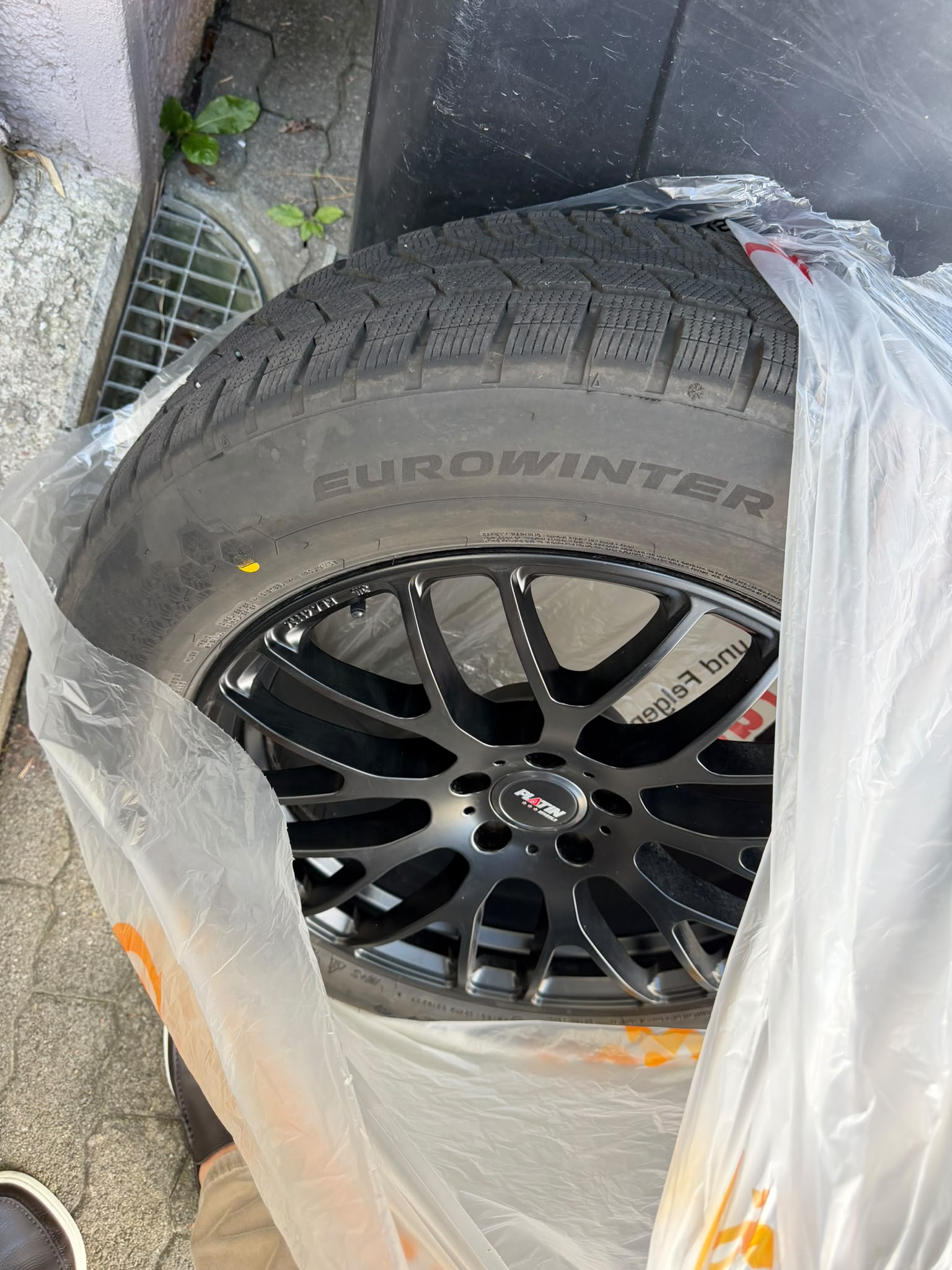 VW Touareg 3.0 TDI R Line Tiptronic CH-Fahrzeug / 1-Hand-image-12