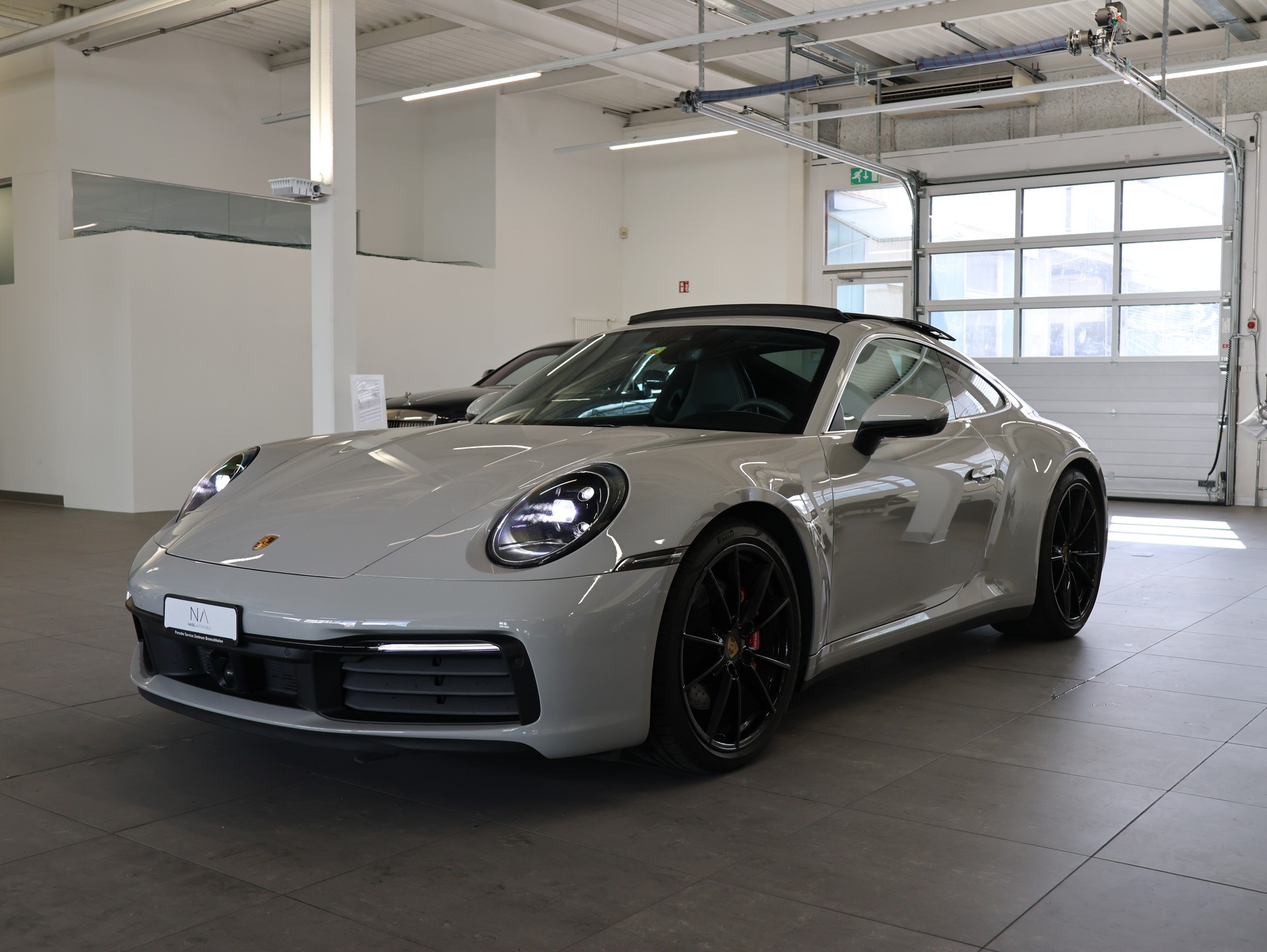 PORSCHE Porsche 911 Carrera 4S *Panoramadach* *Sitzheizung* *Bose*-showroom-element-3