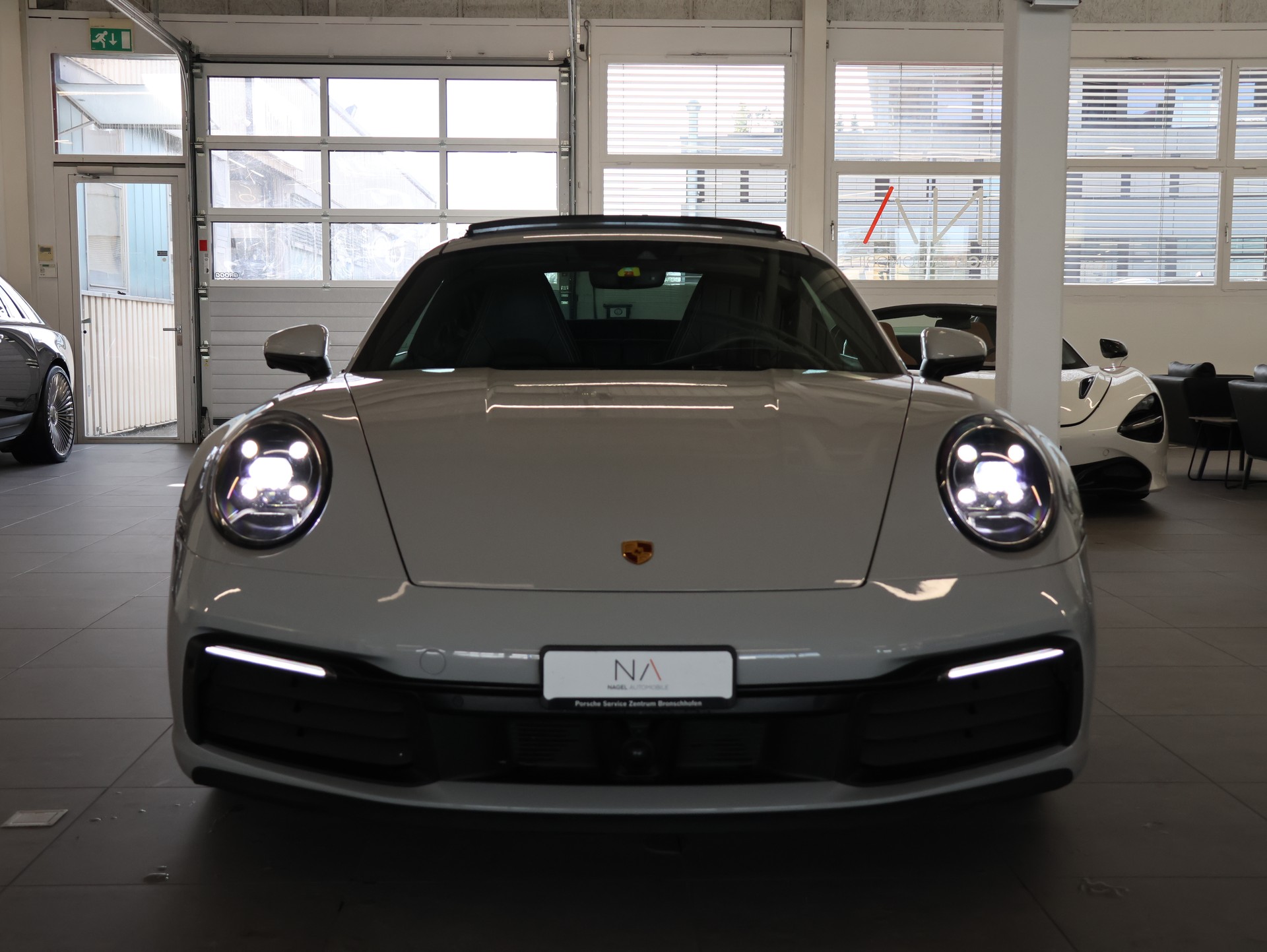 PORSCHE Porsche 911 Carrera 4S *Panoramadach* *Sitzheizung* *Bose*-showroom-element-2