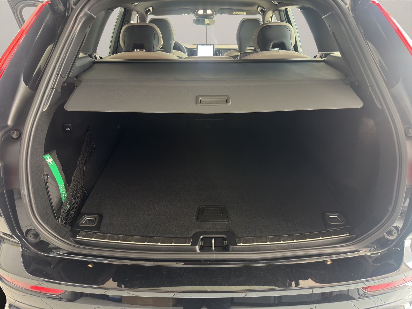 VOLVO XC60 2.0 B5 MH Plus Dark AWD-image-11
