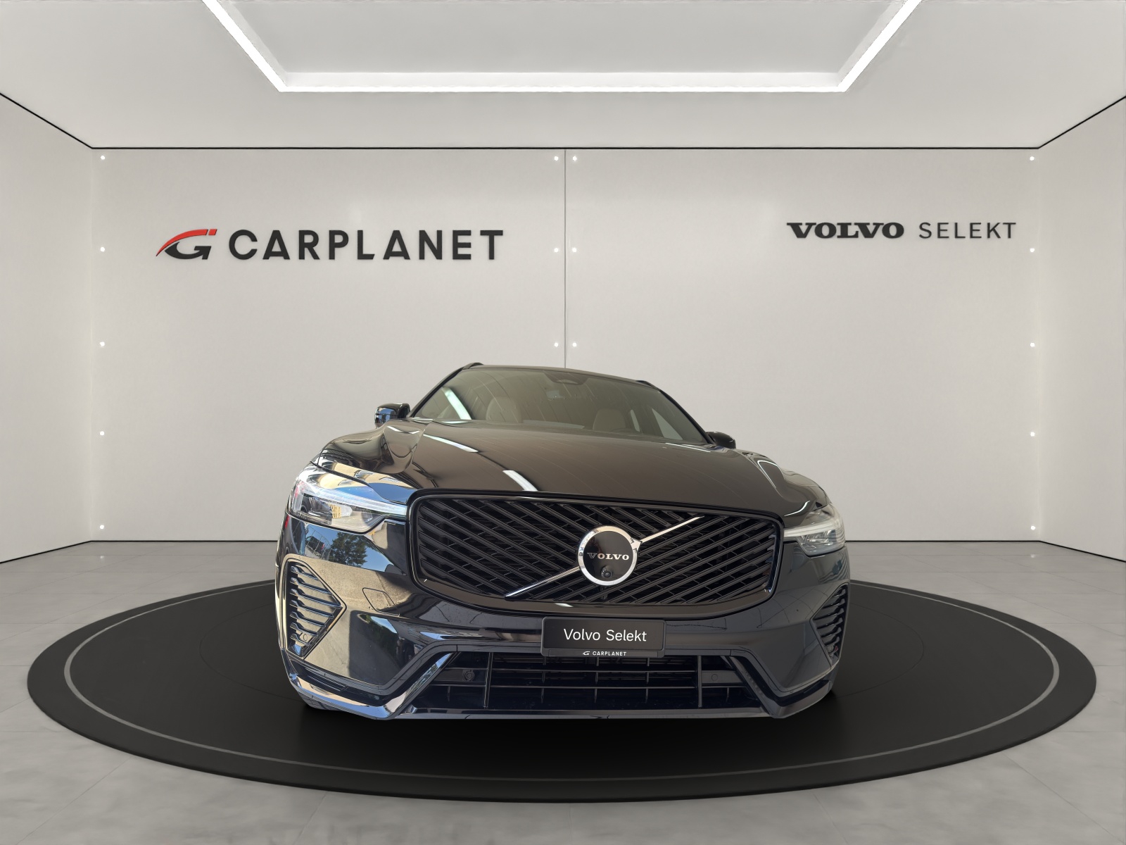 VOLVO XC60 2.0 B5 MH Plus Dark AWD-showroom-element-1