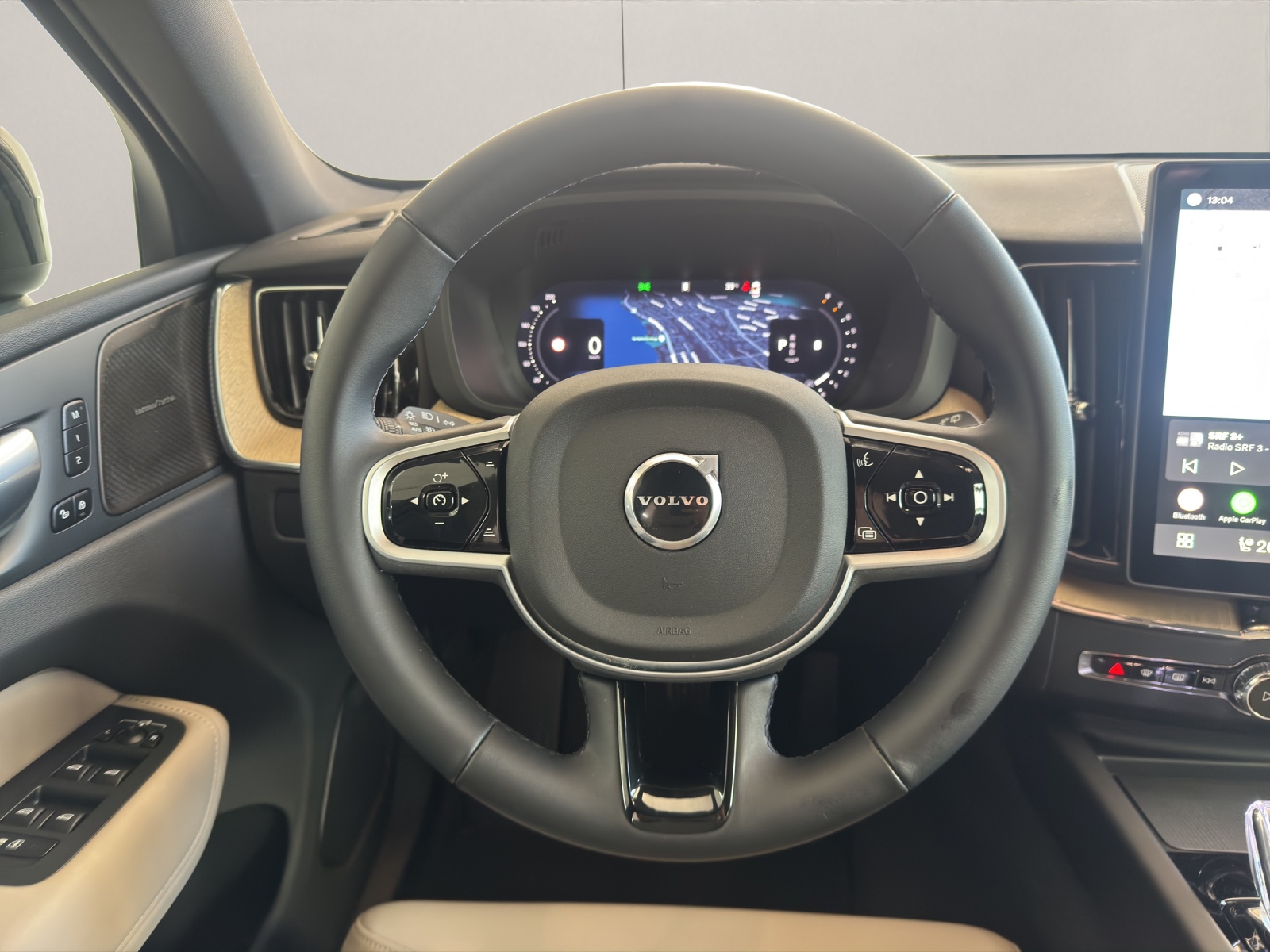 VOLVO XC60 2.0 B5 MH Plus Dark AWD-image-4